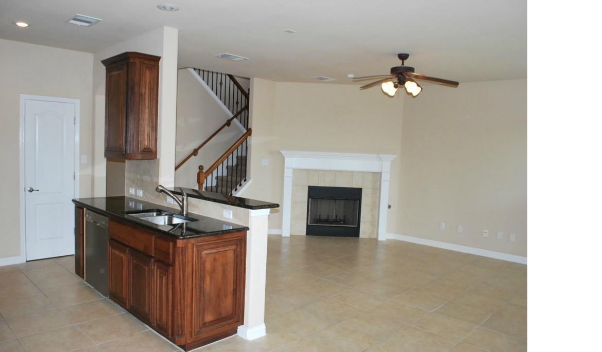 1002 Sedalia St Property Photo 8