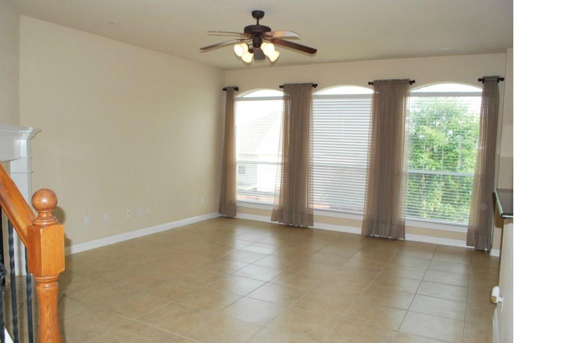 1002 Sedalia St Property Photo 10
