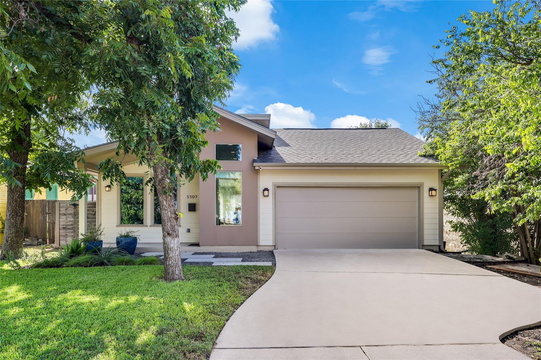 5307 Aurora Dr