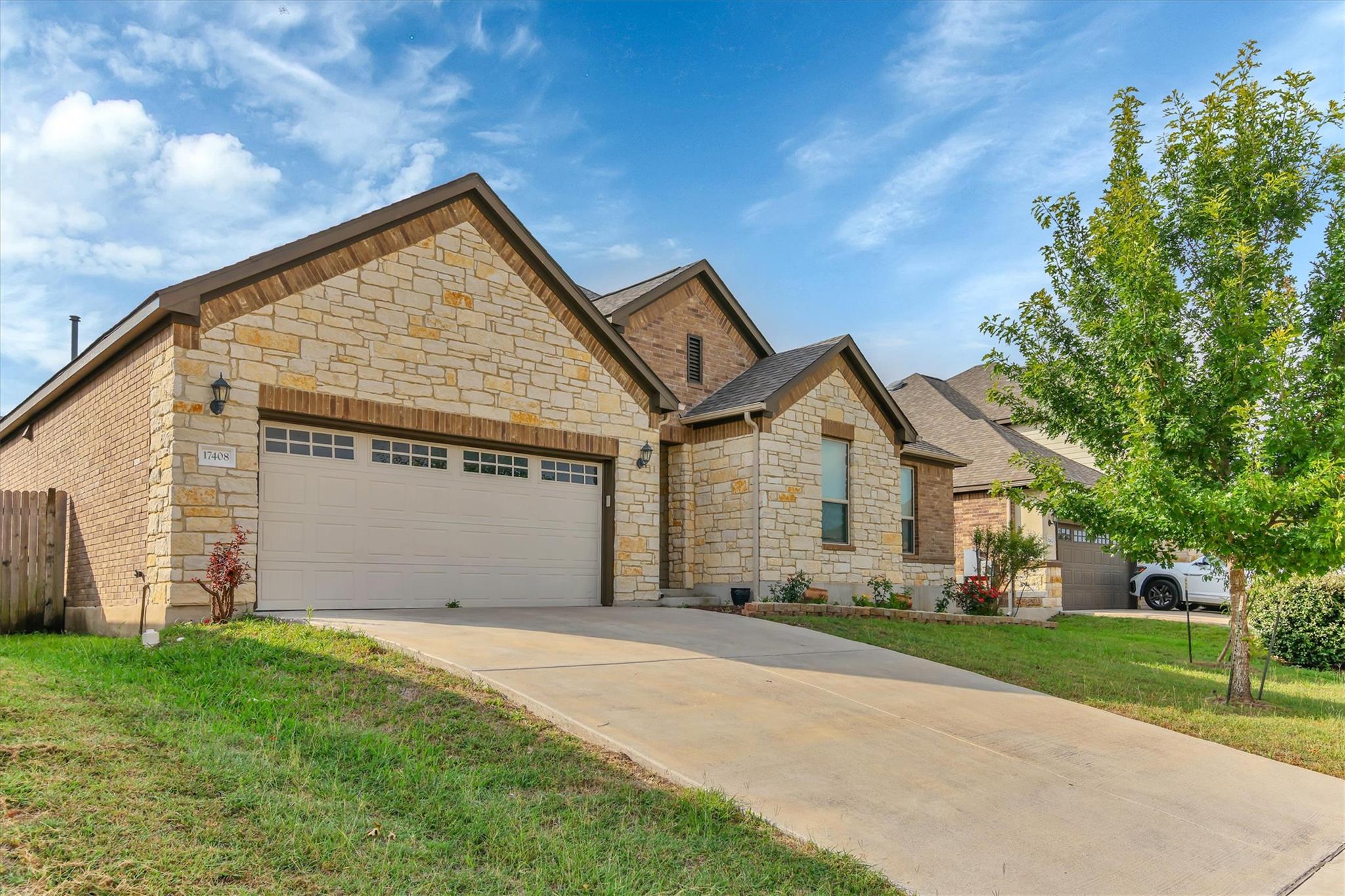 17408 Silent Harbor Loop Property Photo 3