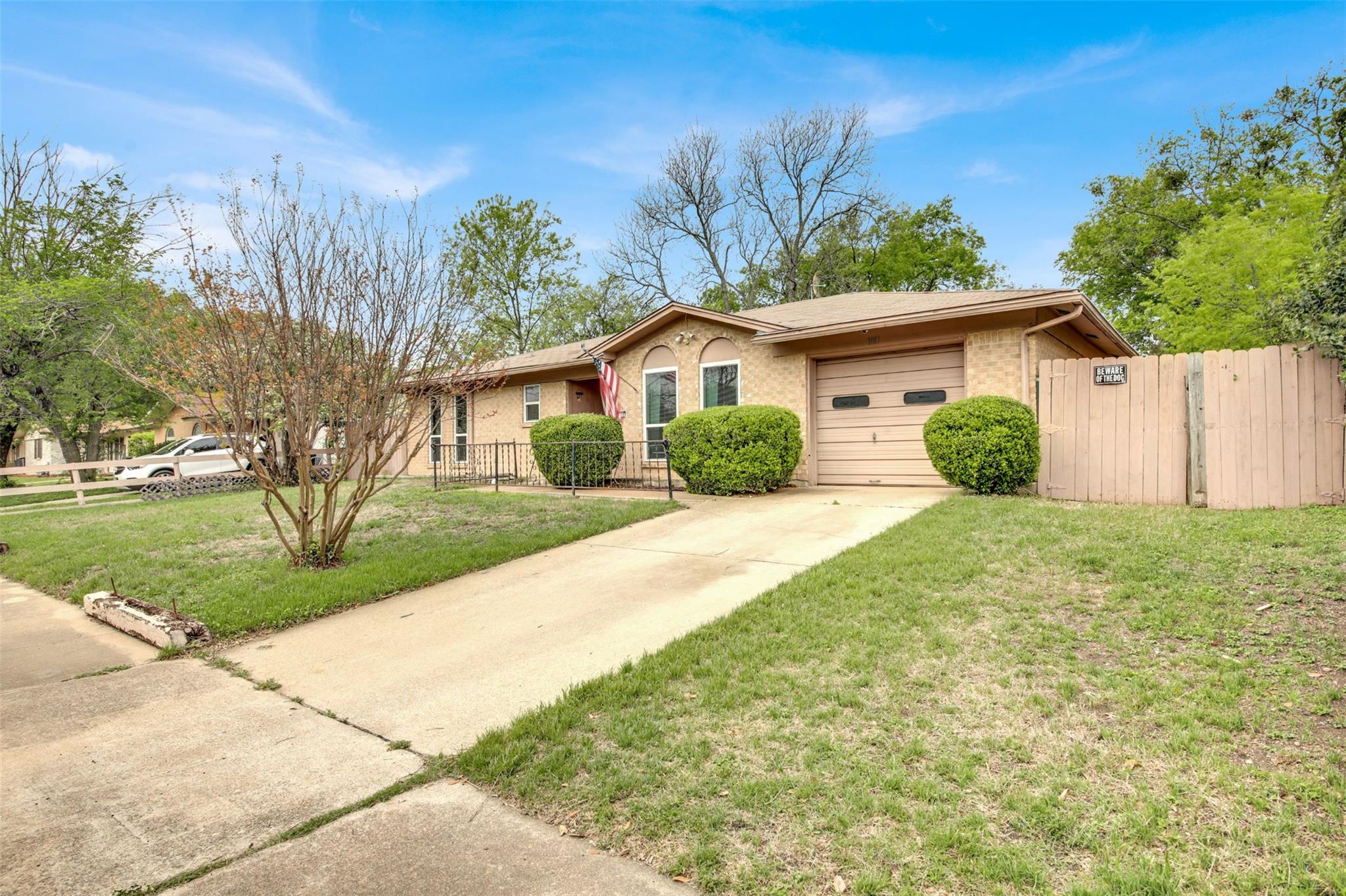 1811 Clarawood Dr Property Photo