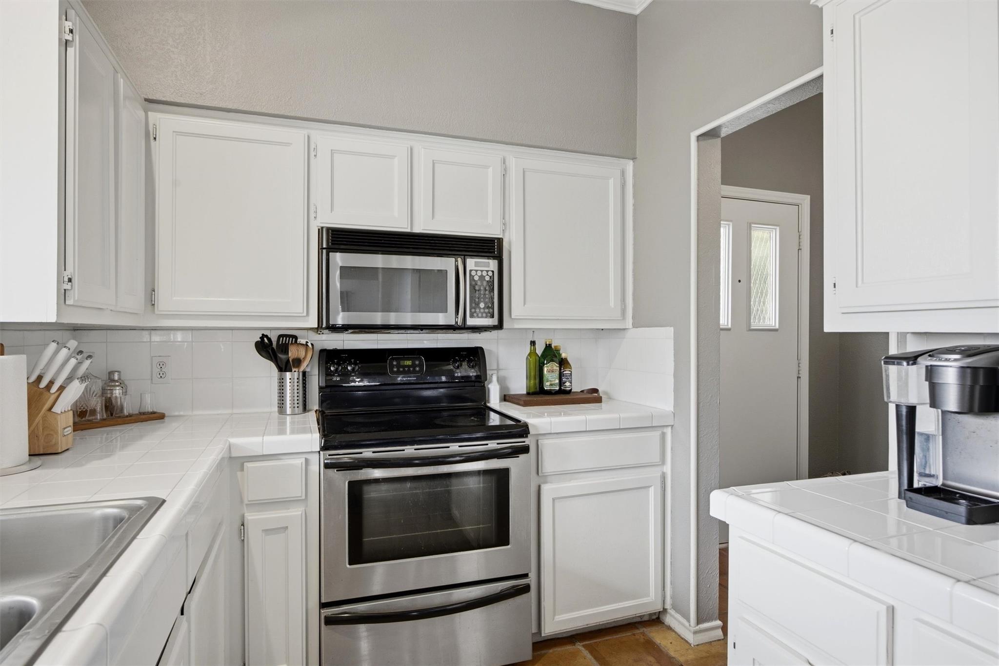 1404 Norwalk Ln #201 Property Photo 4