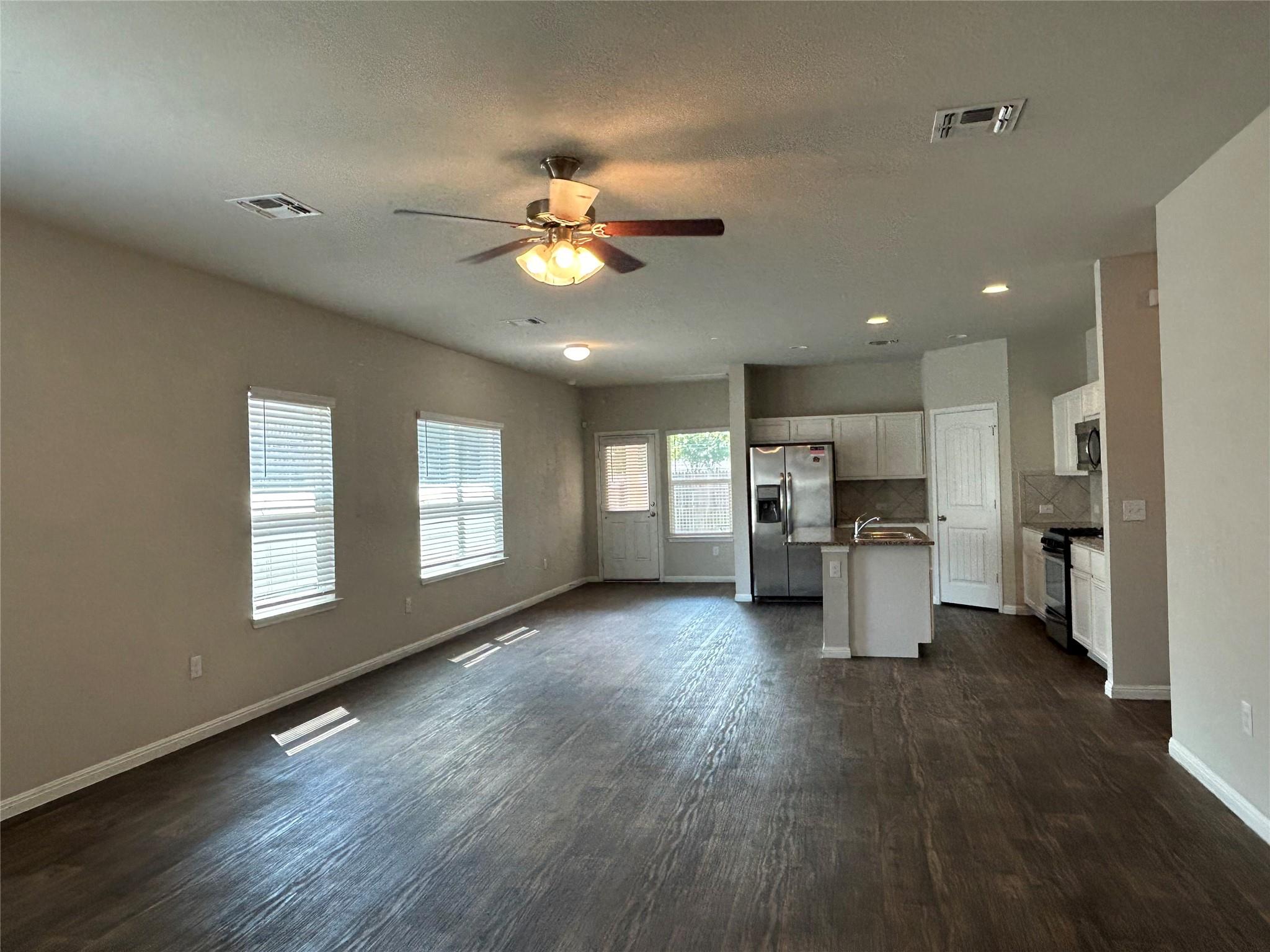 3501 Blazeby Dr Property Photo 3