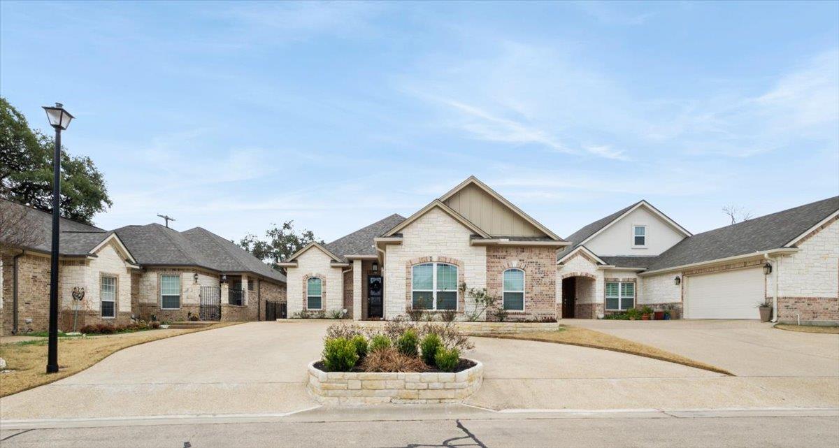 3008 Legend Oaks Blvd Property Photo 1