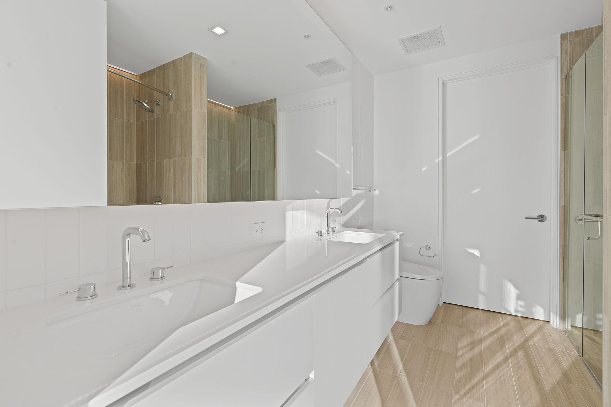 313 W 17th St #1505 Property Photo 15
