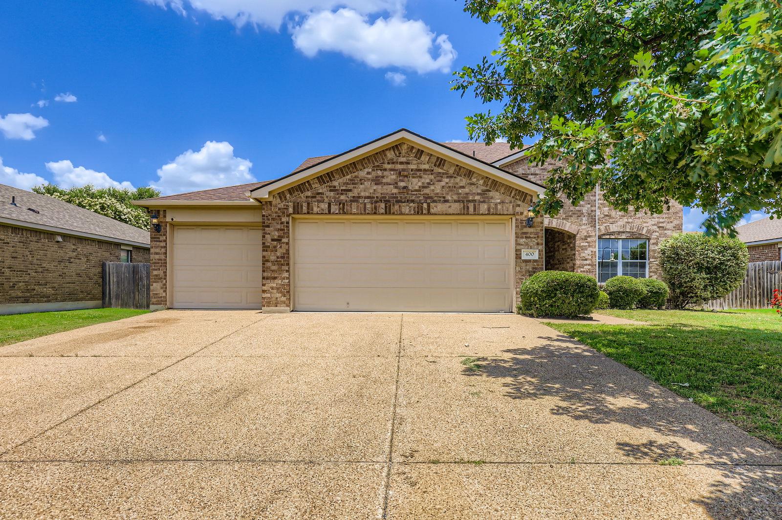 400 Hummingbird Ln Property Photo 1