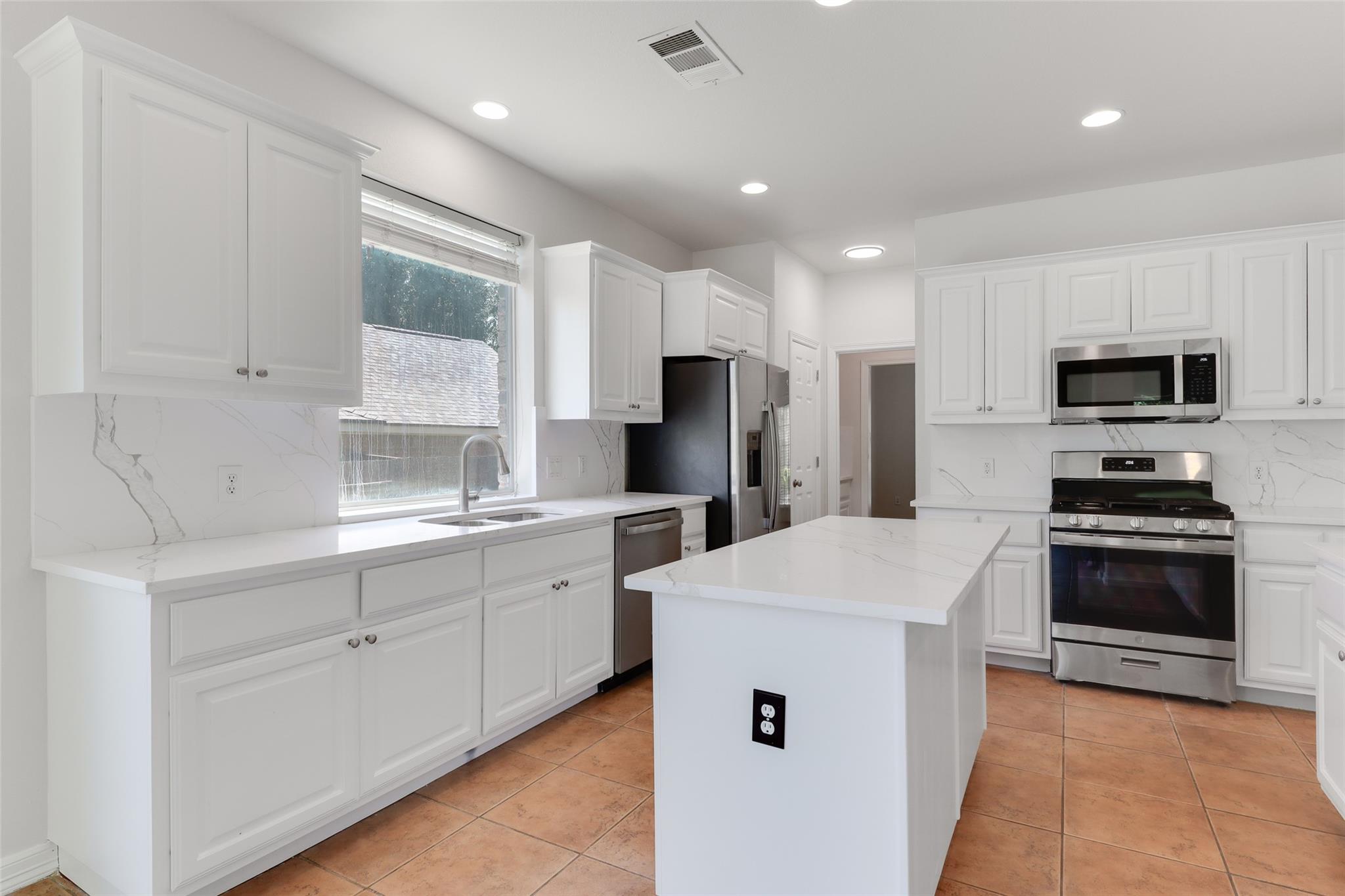 4208 Park Vista Trl Property Photo 10