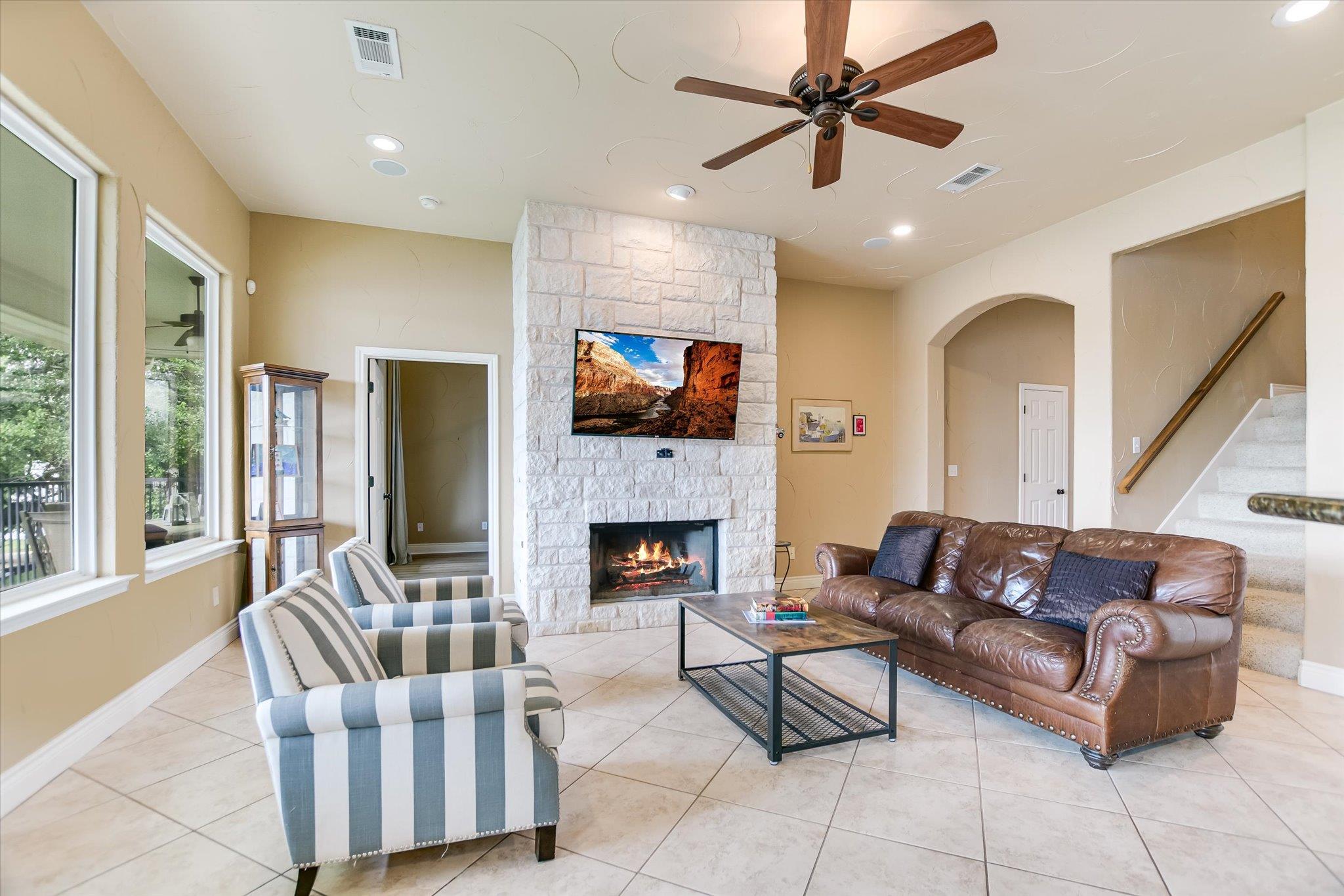 503 Shorewood Cir Property Photo 6
