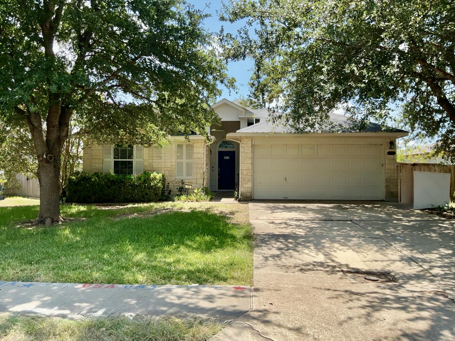 706 Stewart Dr Property Photo 1