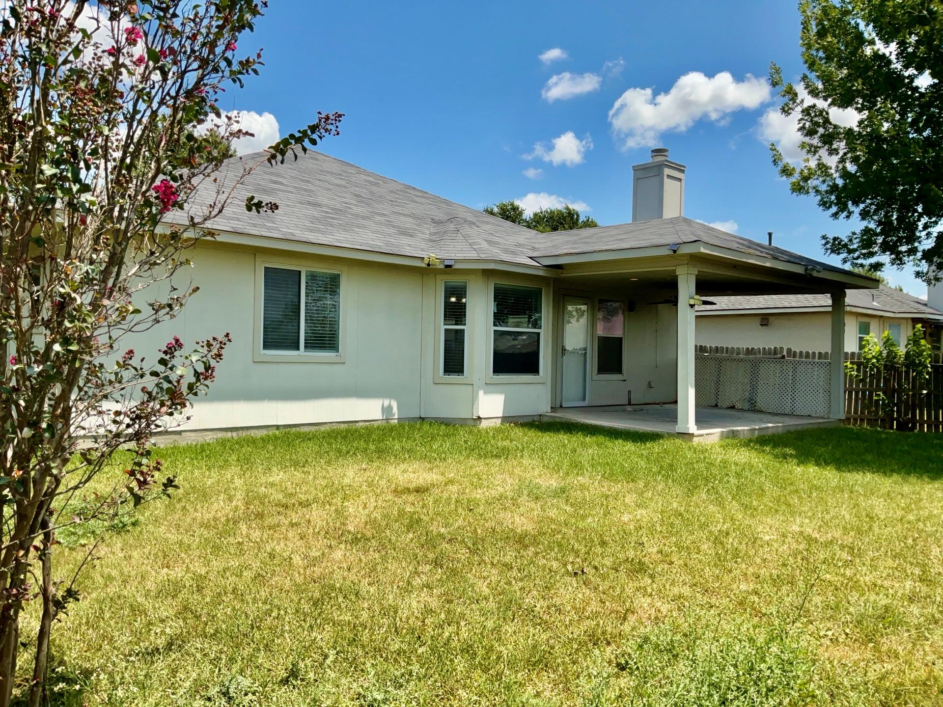 706 Stewart Dr Property Photo 23