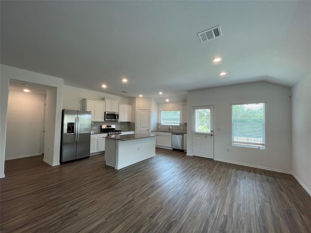 10717 Steinbeck Dr Property Photo 3