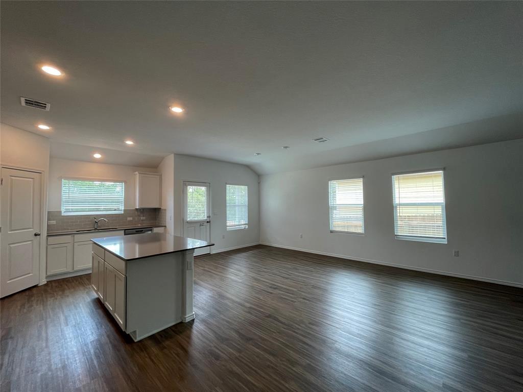10717 Steinbeck Dr Property Photo 6