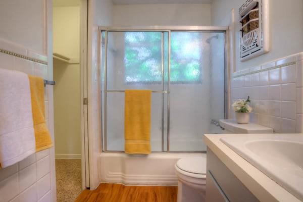 302 E 34th St #202 Property Photo 4