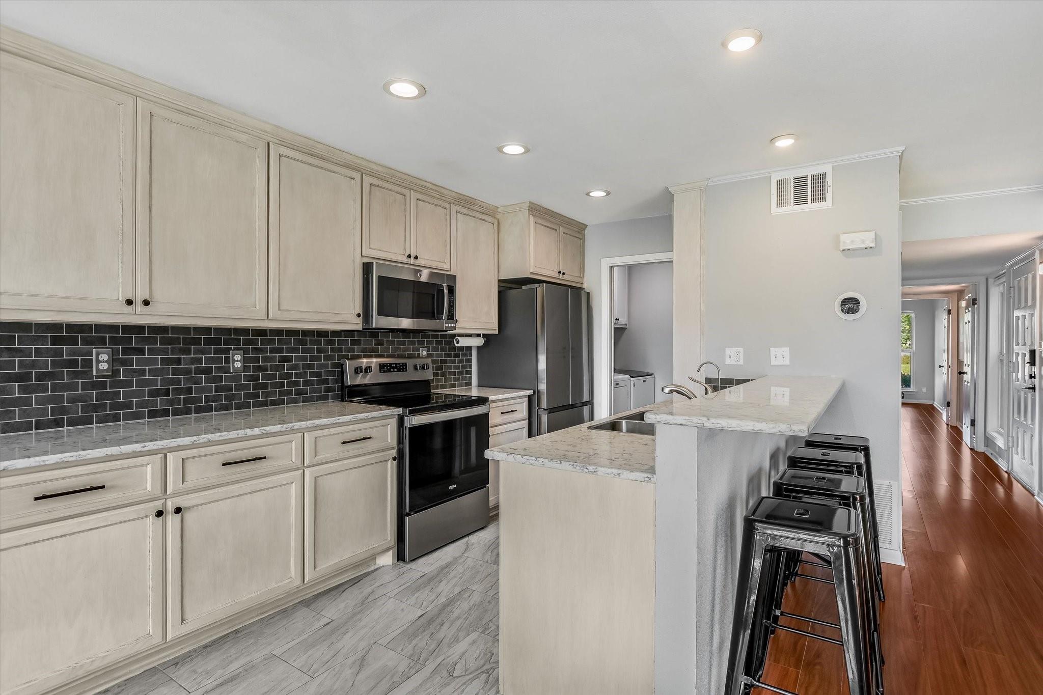 100 Lido Cir #g1 Property Photo 5