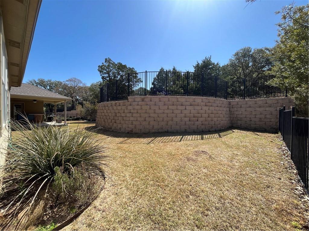 211 Hobby St Property Photo 3