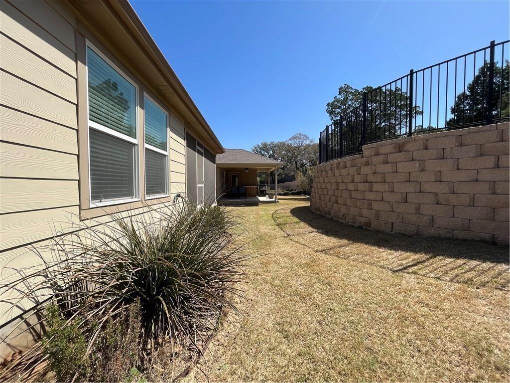 211 Hobby St Property Photo 4