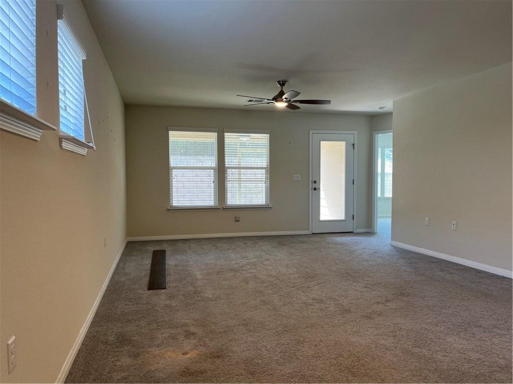 211 Hobby St Property Photo 8