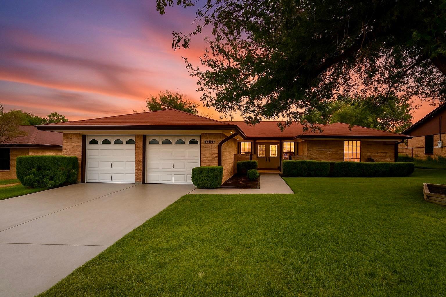 2710 Grasslands Dr Property Photo 1