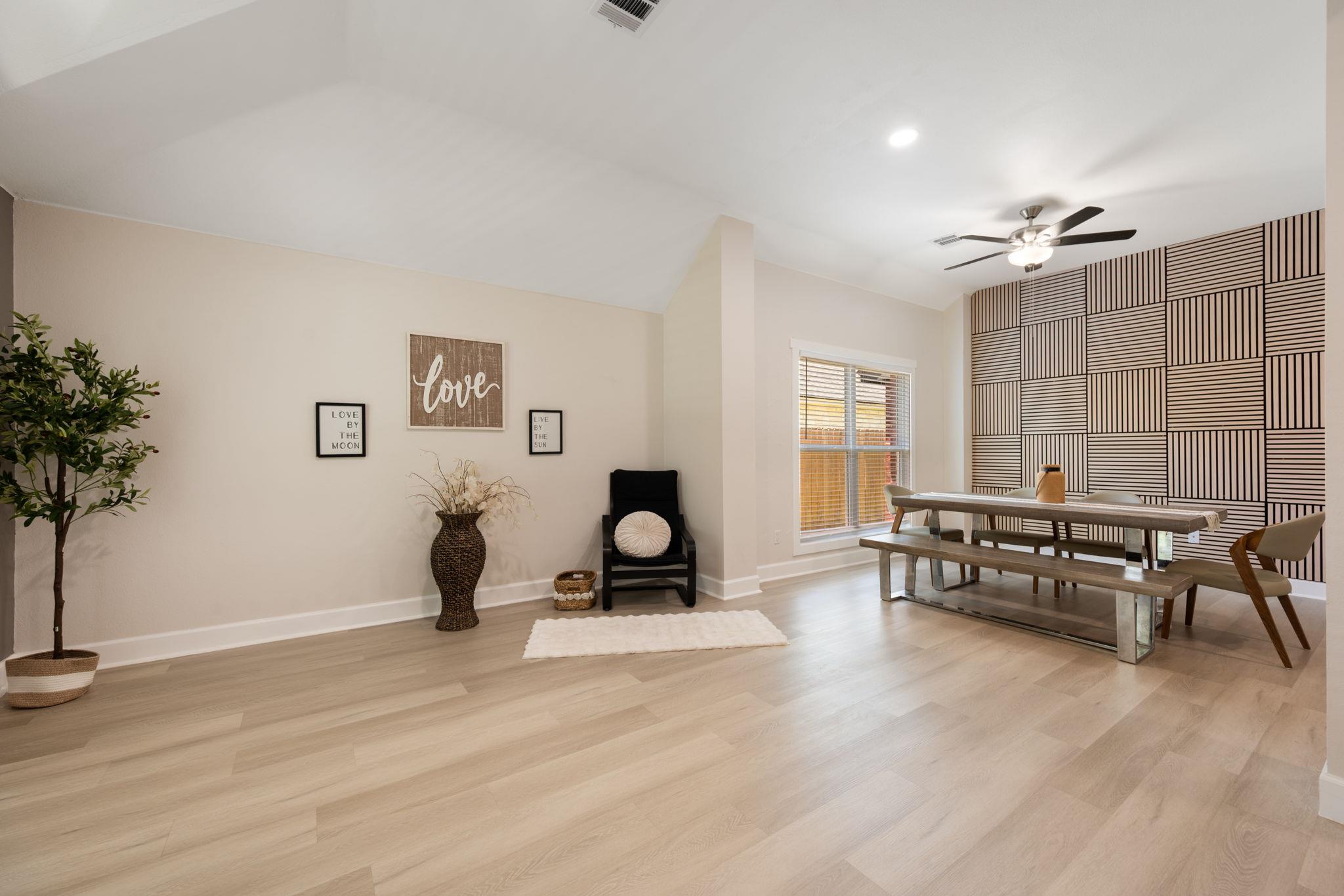 3539 Laurel Bay Loop Property Photo 3