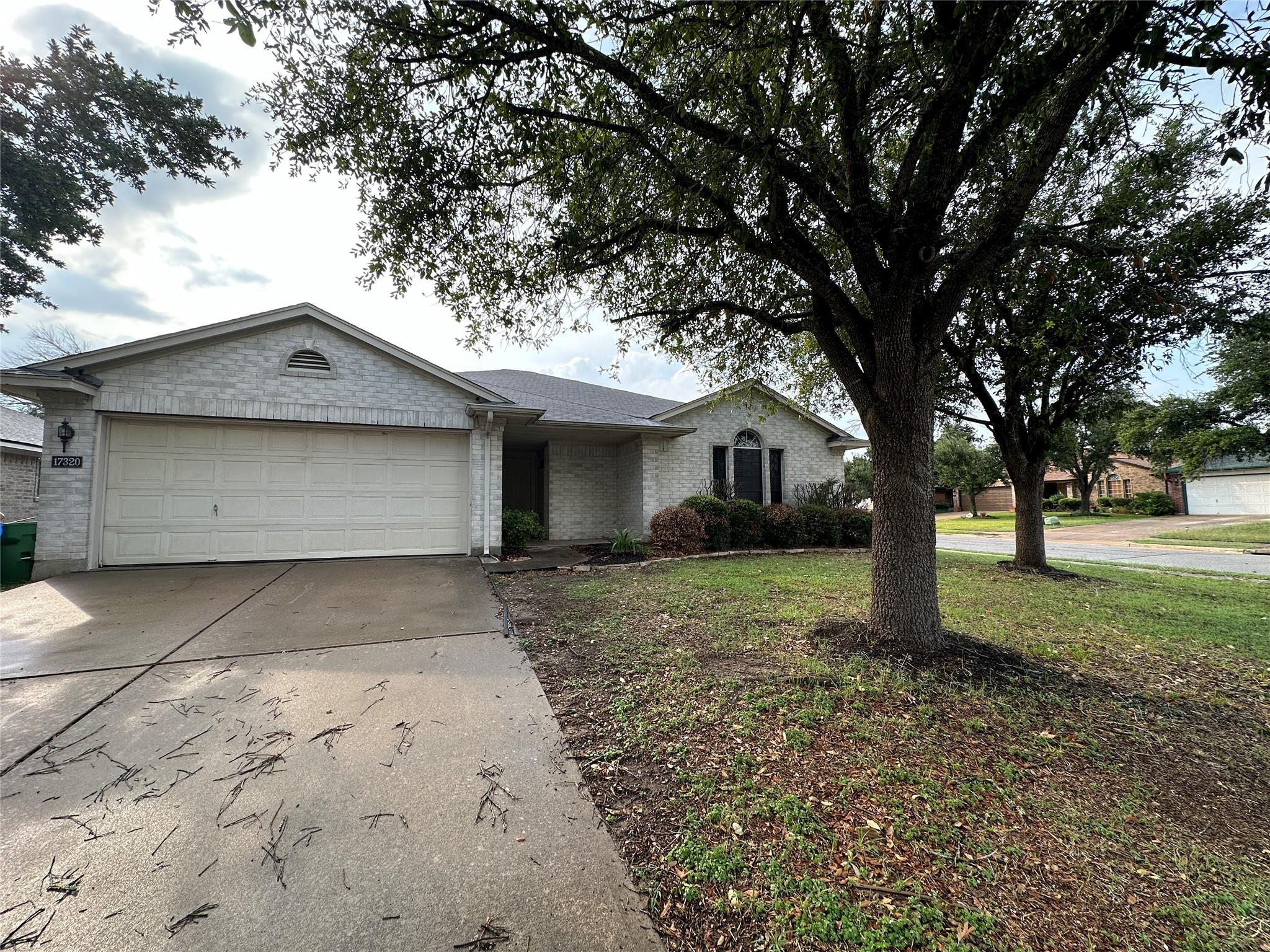 17320 Bishopsgate Dr Property Photo