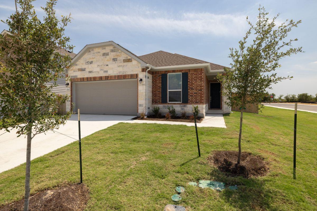 1500 Carriageway Dr Property Photo 3