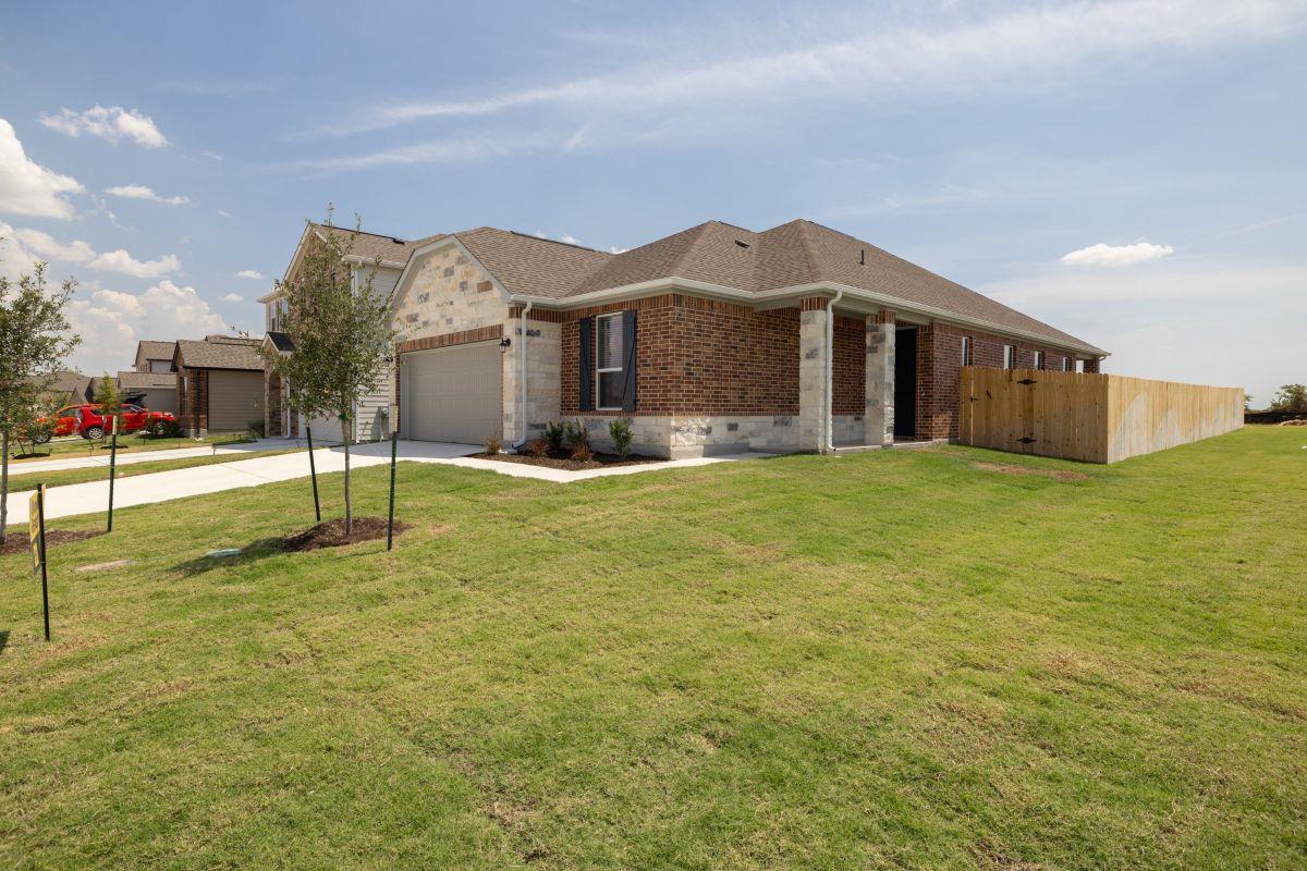 1500 Carriageway Dr Property Photo 4