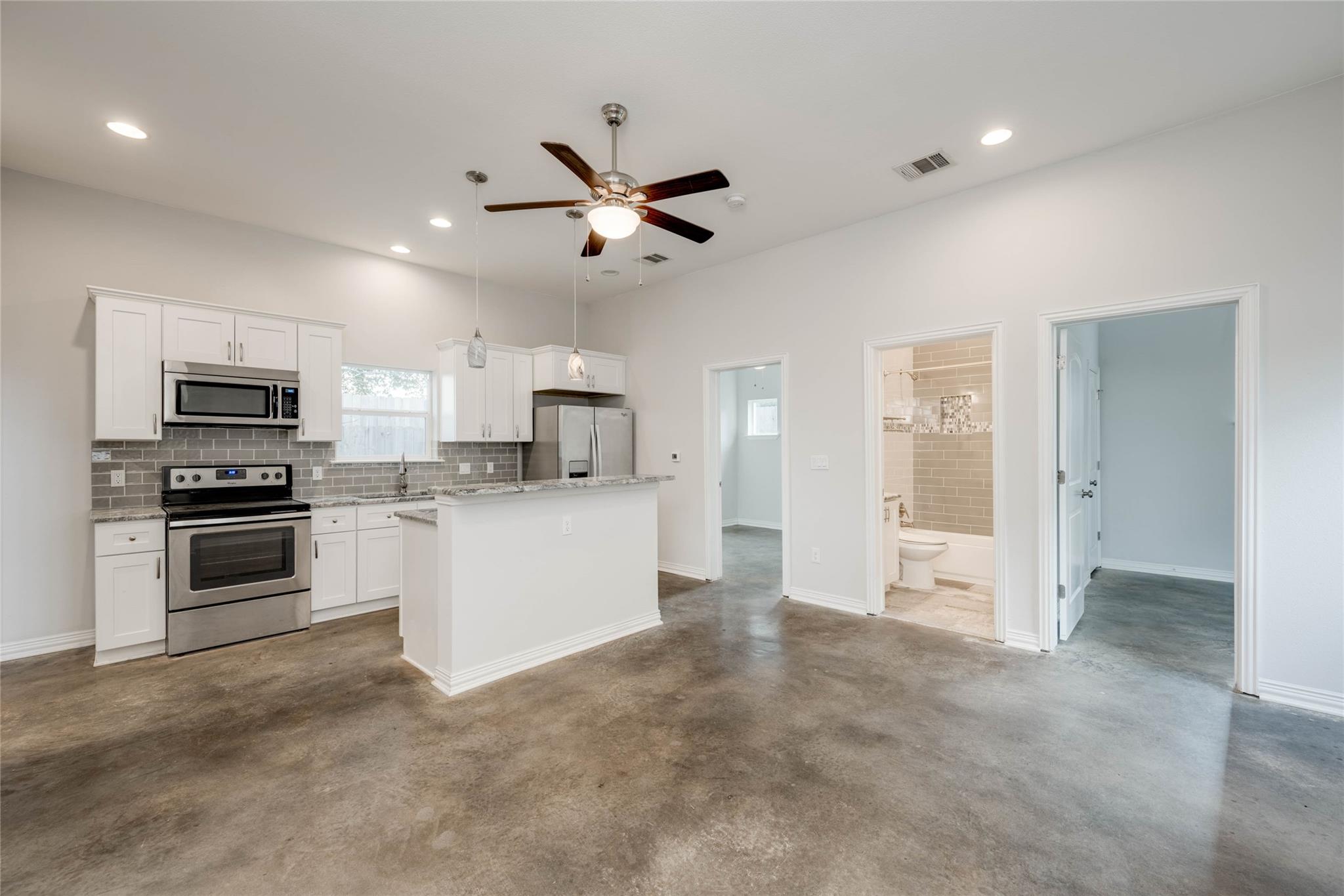 811 Gunter St #b Property Photo 2