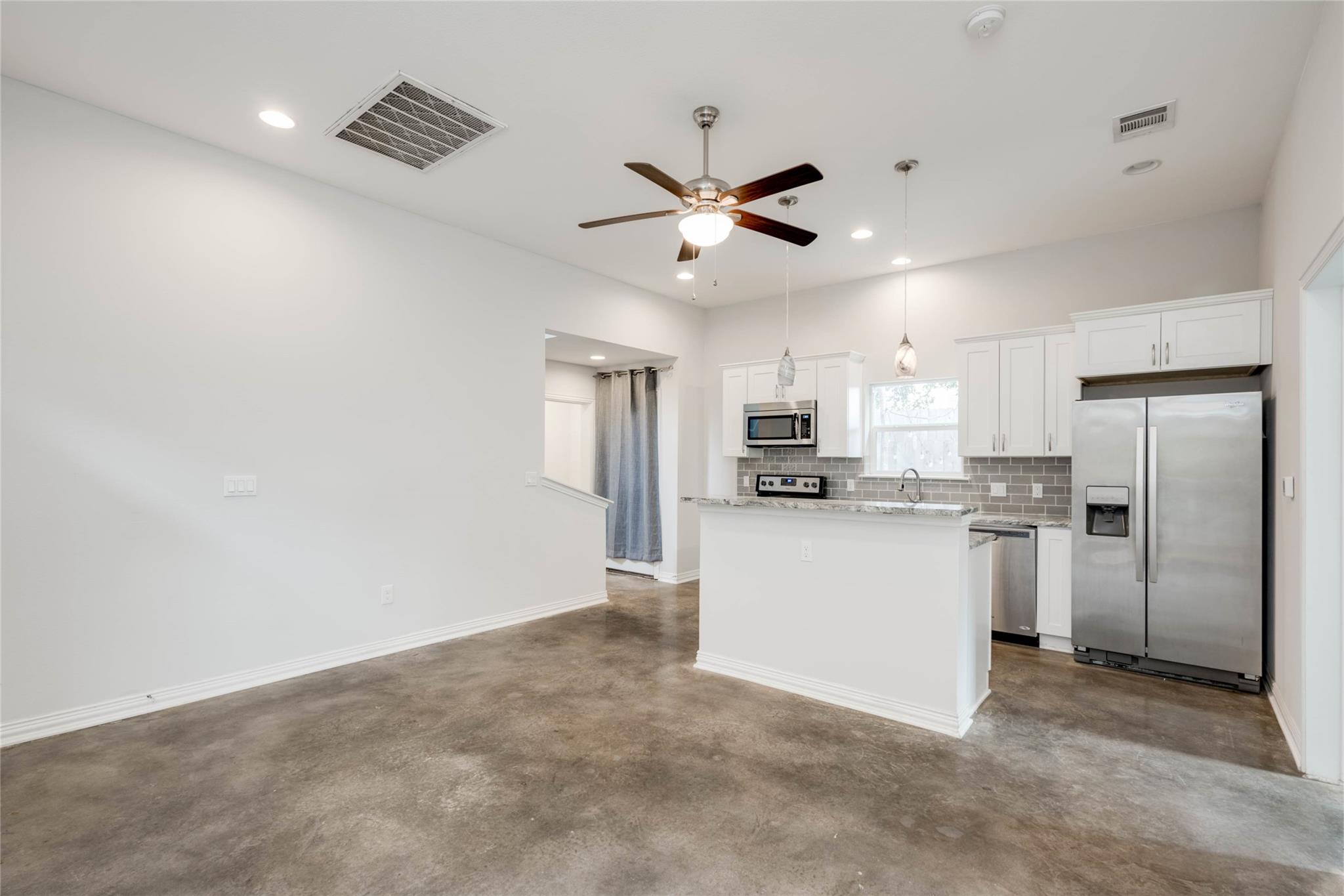 811 Gunter St #b Property Photo 3