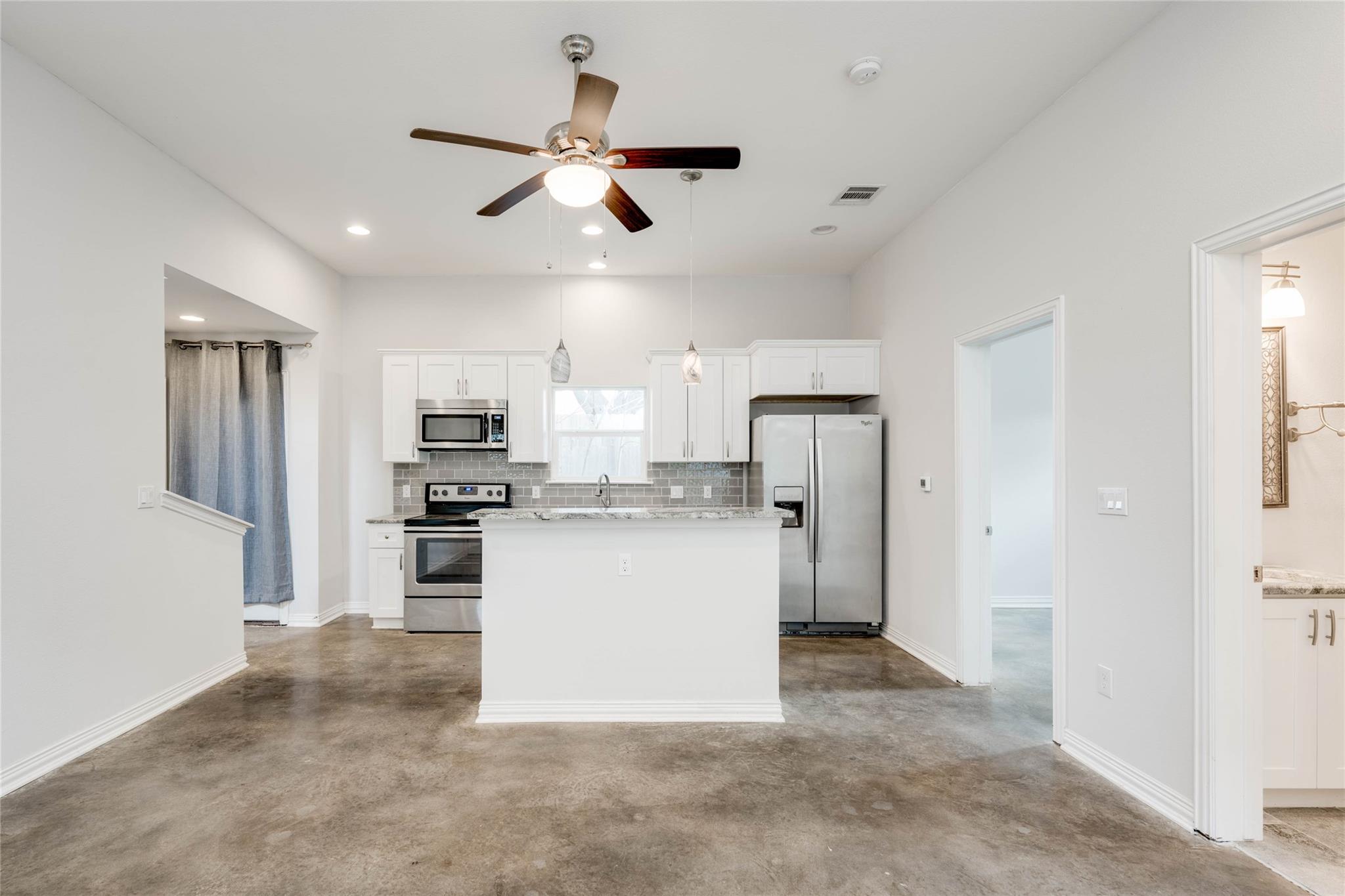 811 Gunter St #b Property Photo 4