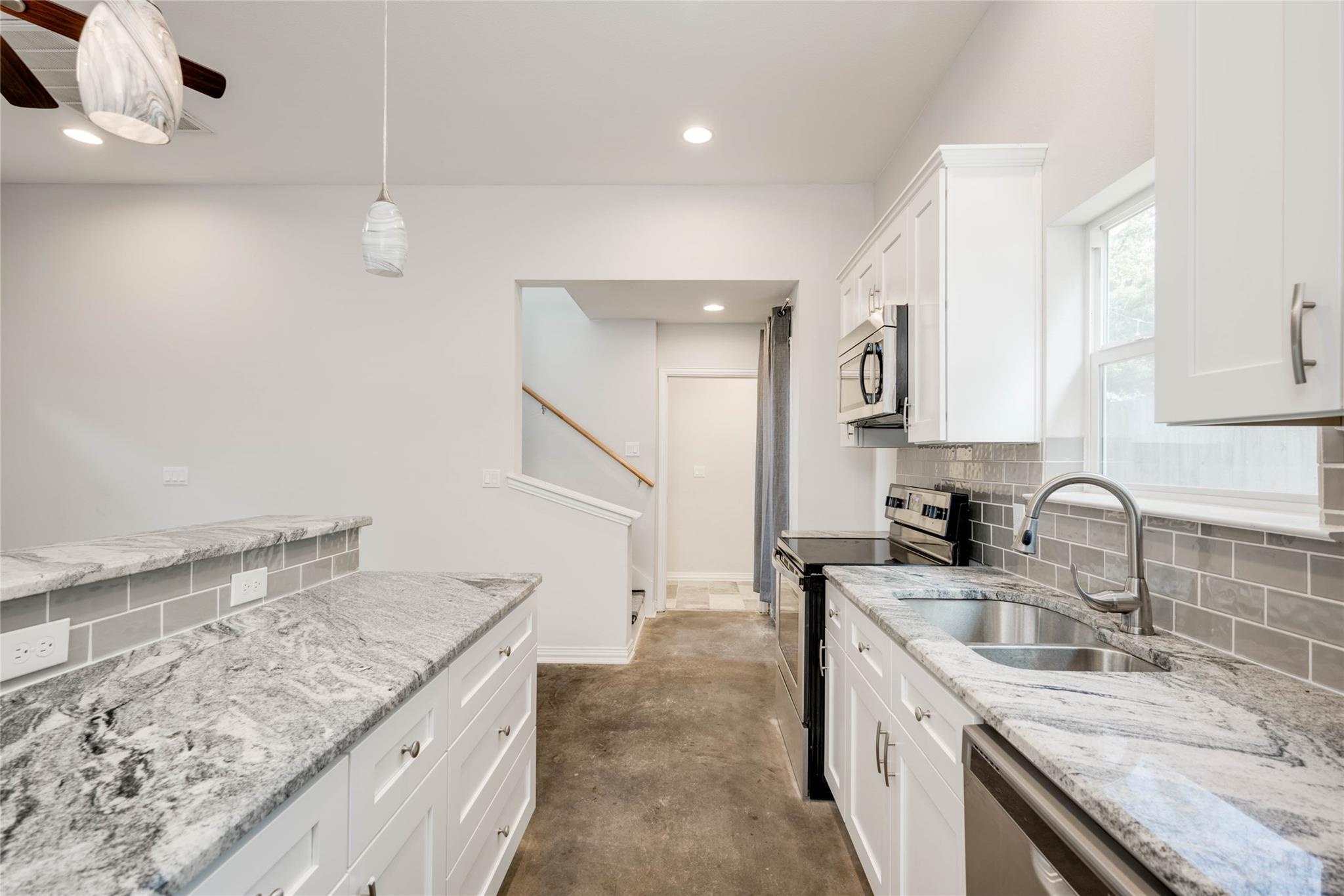 811 Gunter St #b Property Photo 6