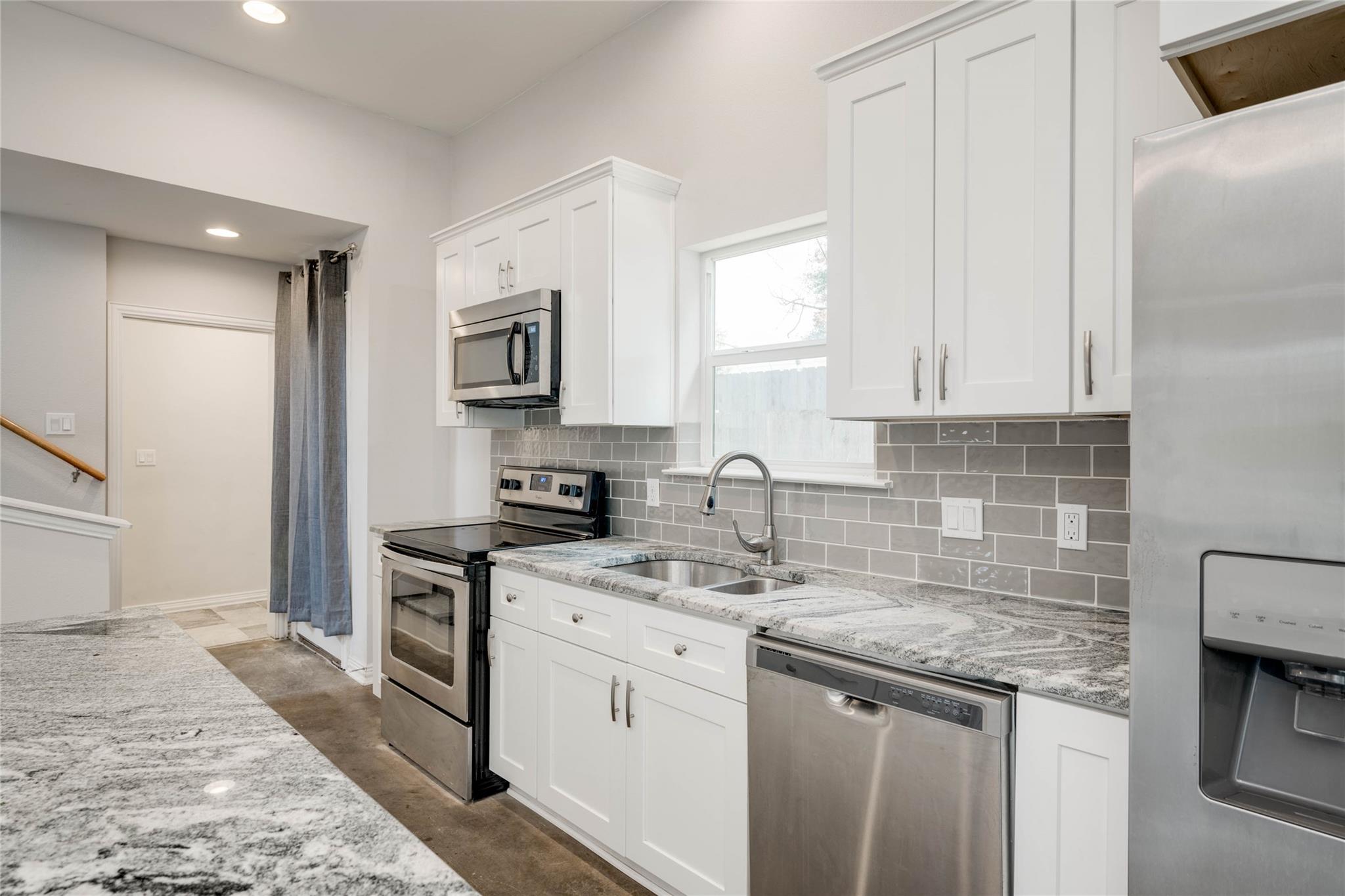 811 Gunter St #b Property Photo 8