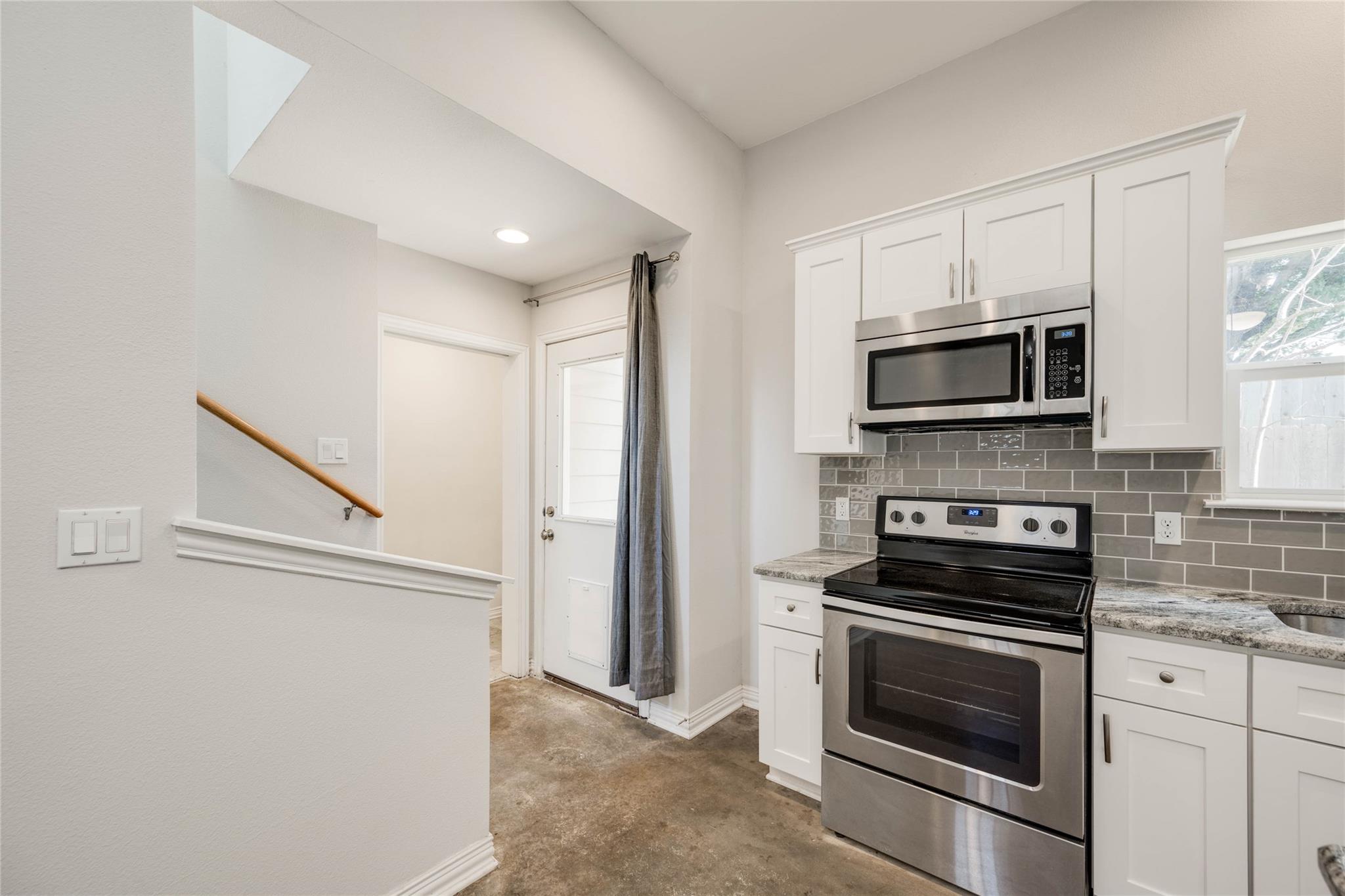 811 Gunter St #b Property Photo 9