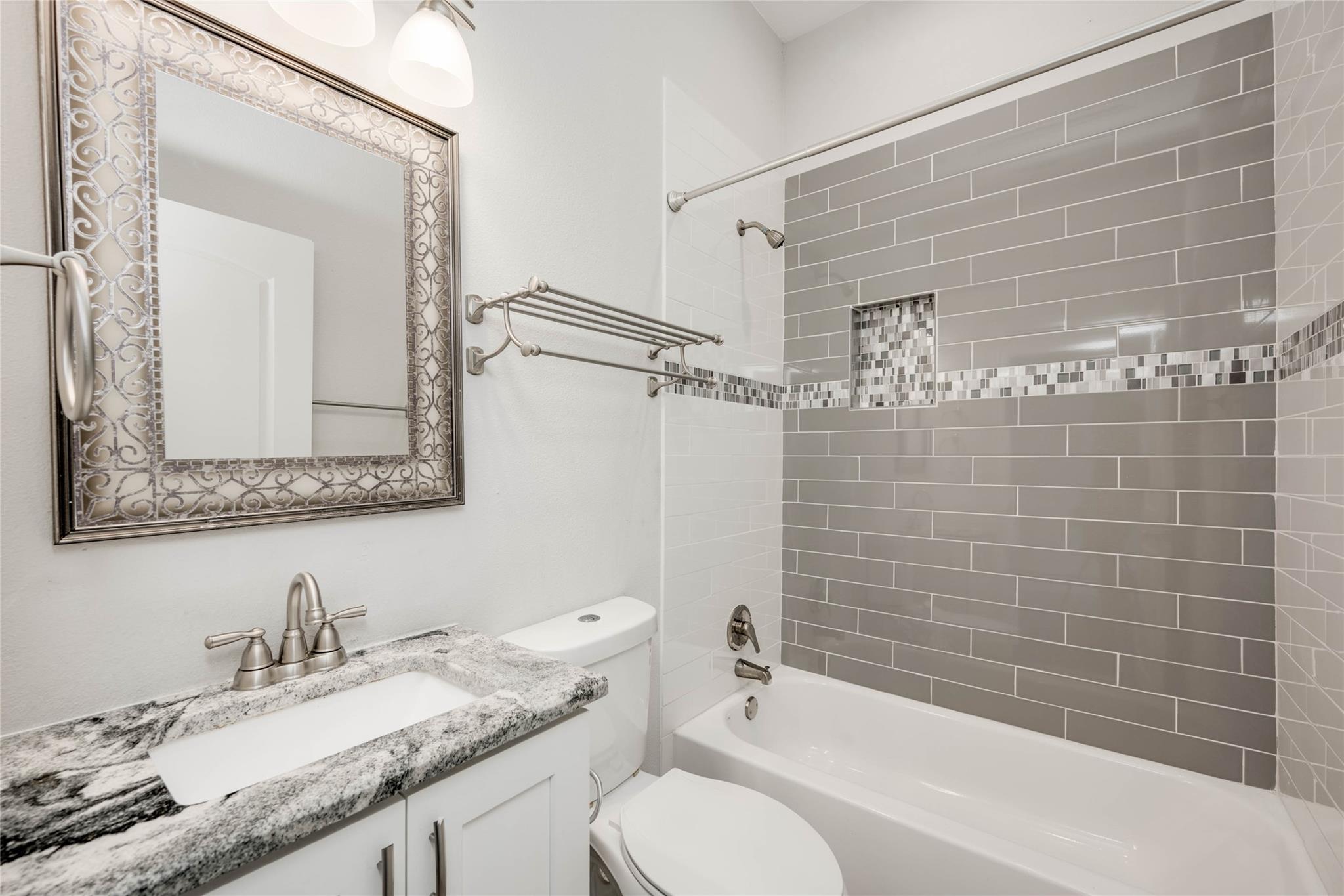 811 Gunter St #b Property Photo 18