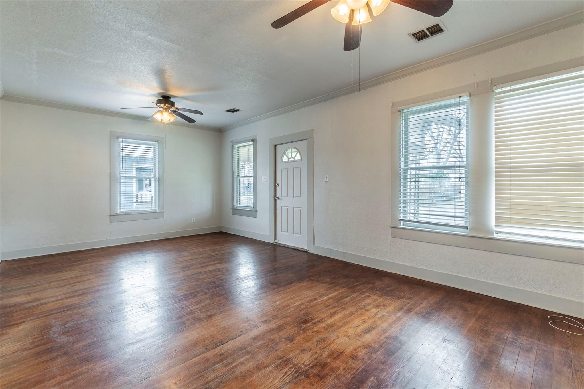 1222 W Mill St Property Photo 2