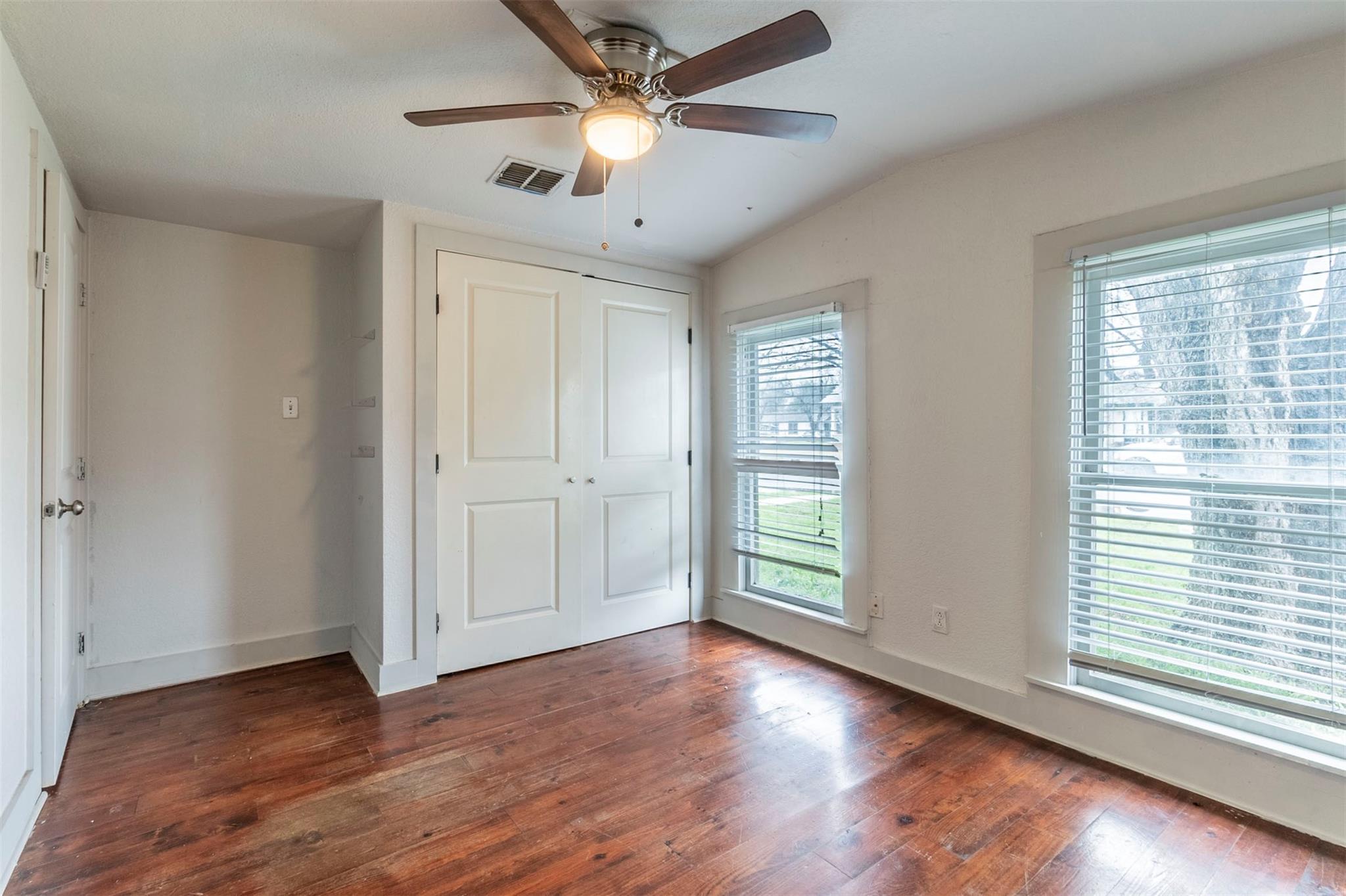 1222 W Mill St Property Photo 11