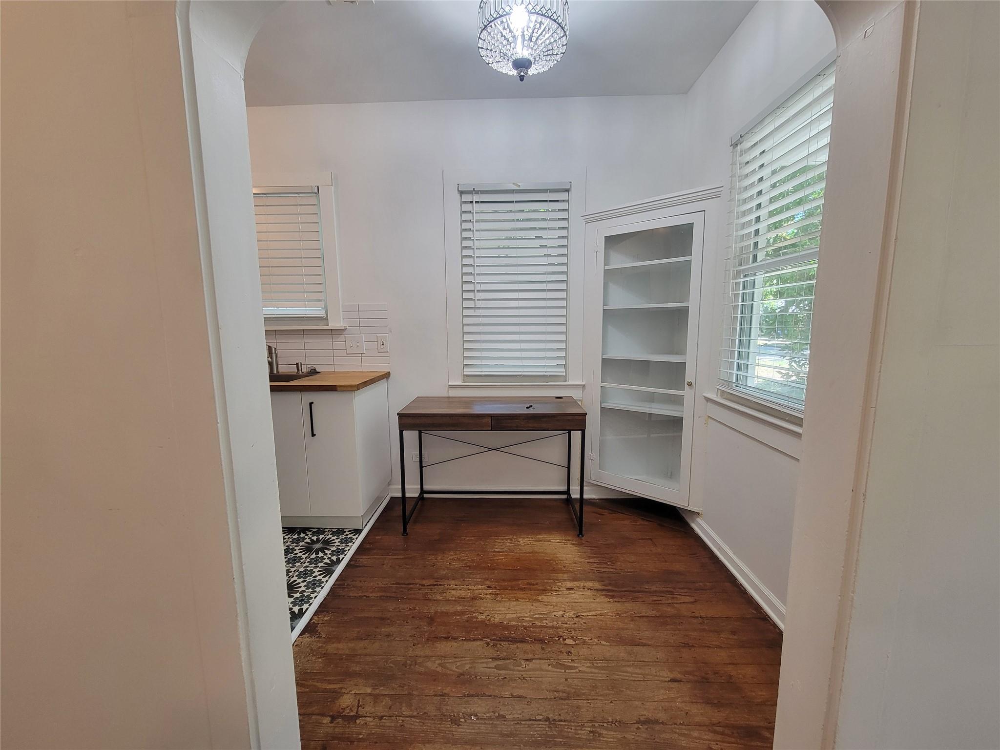 306 W 42nd St Property Photo 11