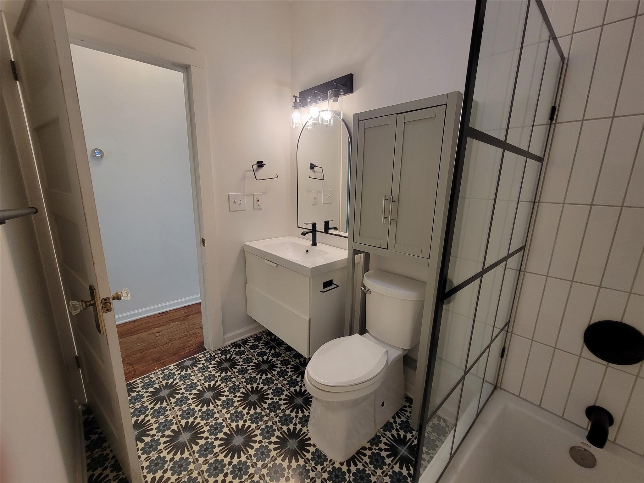 306 W 42nd St Property Photo 19