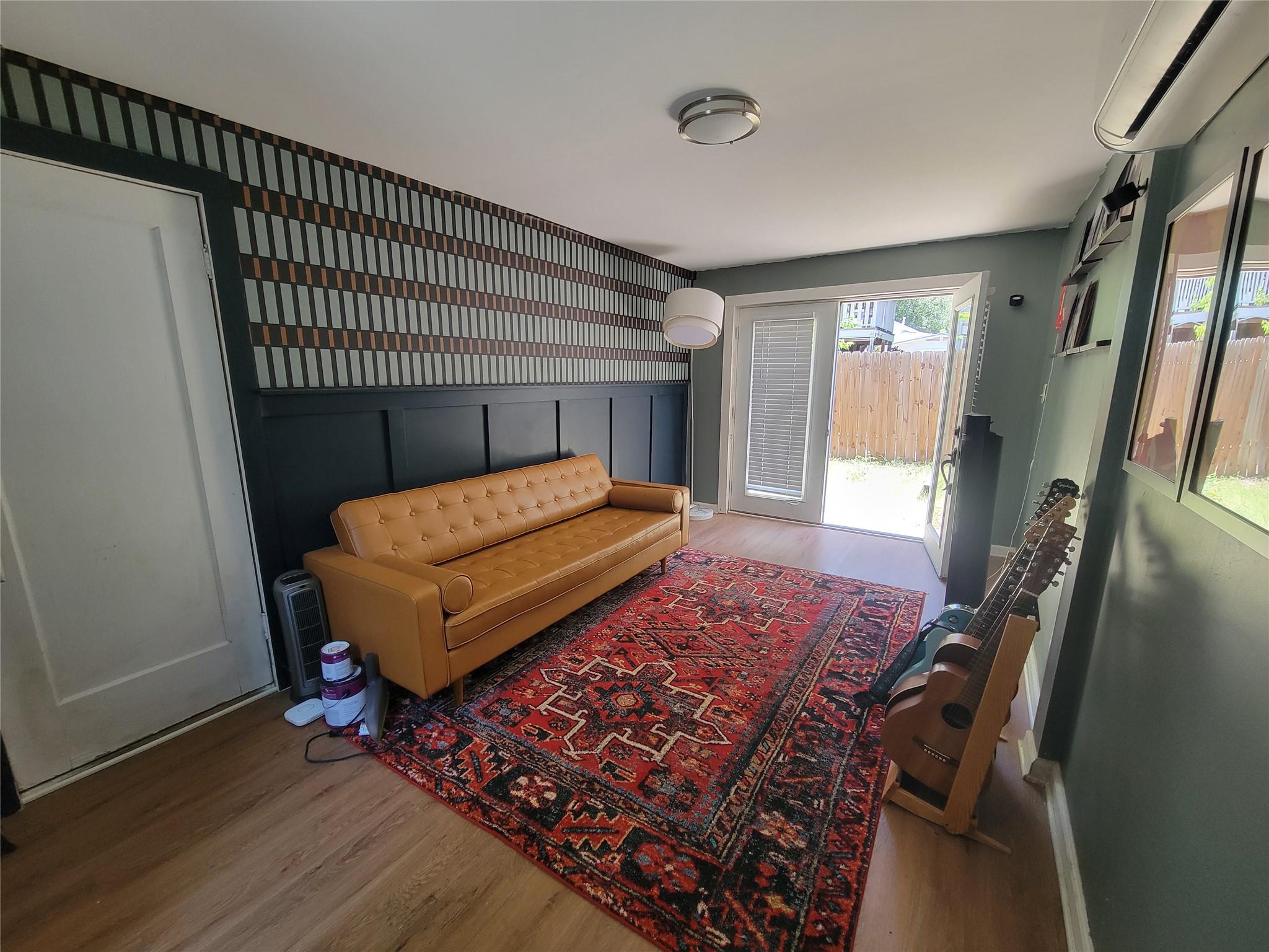 306 W 42nd St Property Photo 31