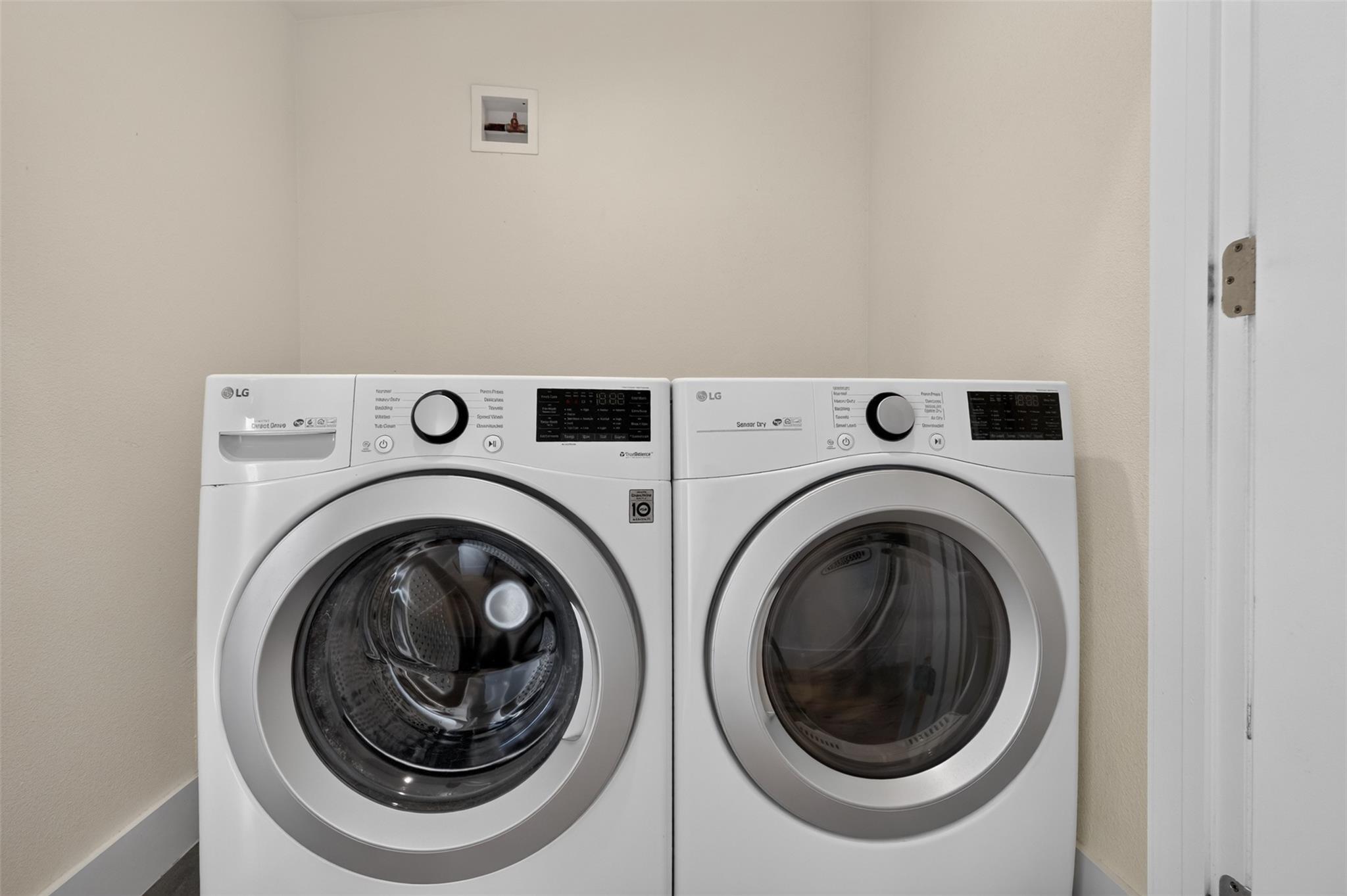 1205 W 49 1/2 St #a Property Photo 23