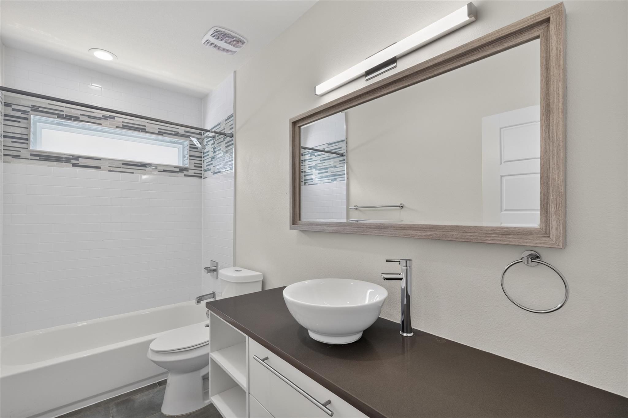 1205 W 49 1/2 St #a Property Photo 28