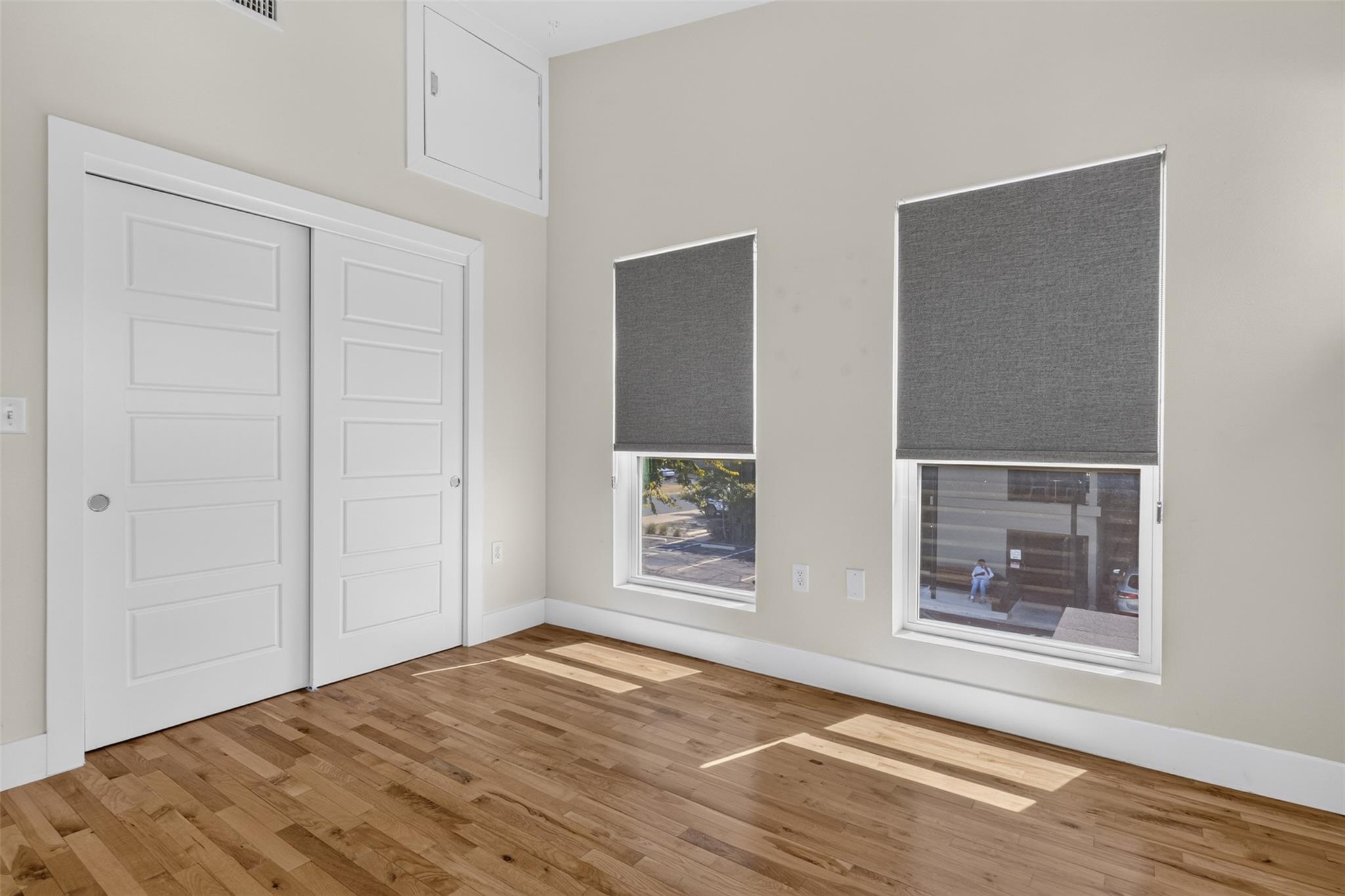 1205 W 49 1/2 St #a Property Photo 31