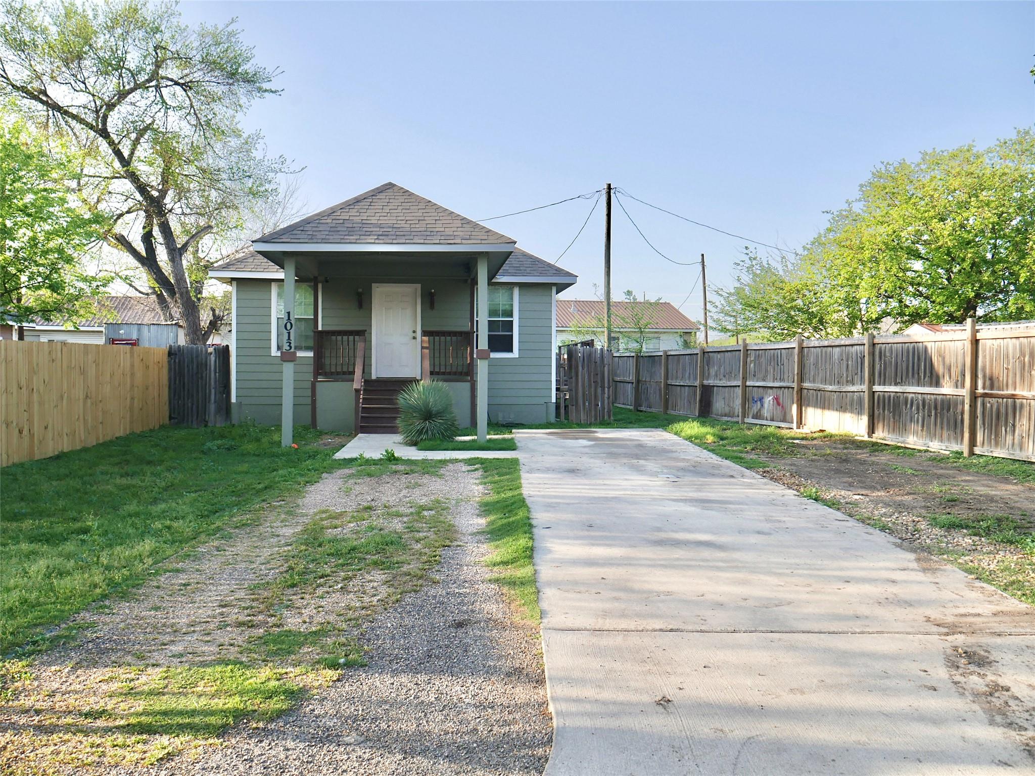 1013 Price St Property Photo