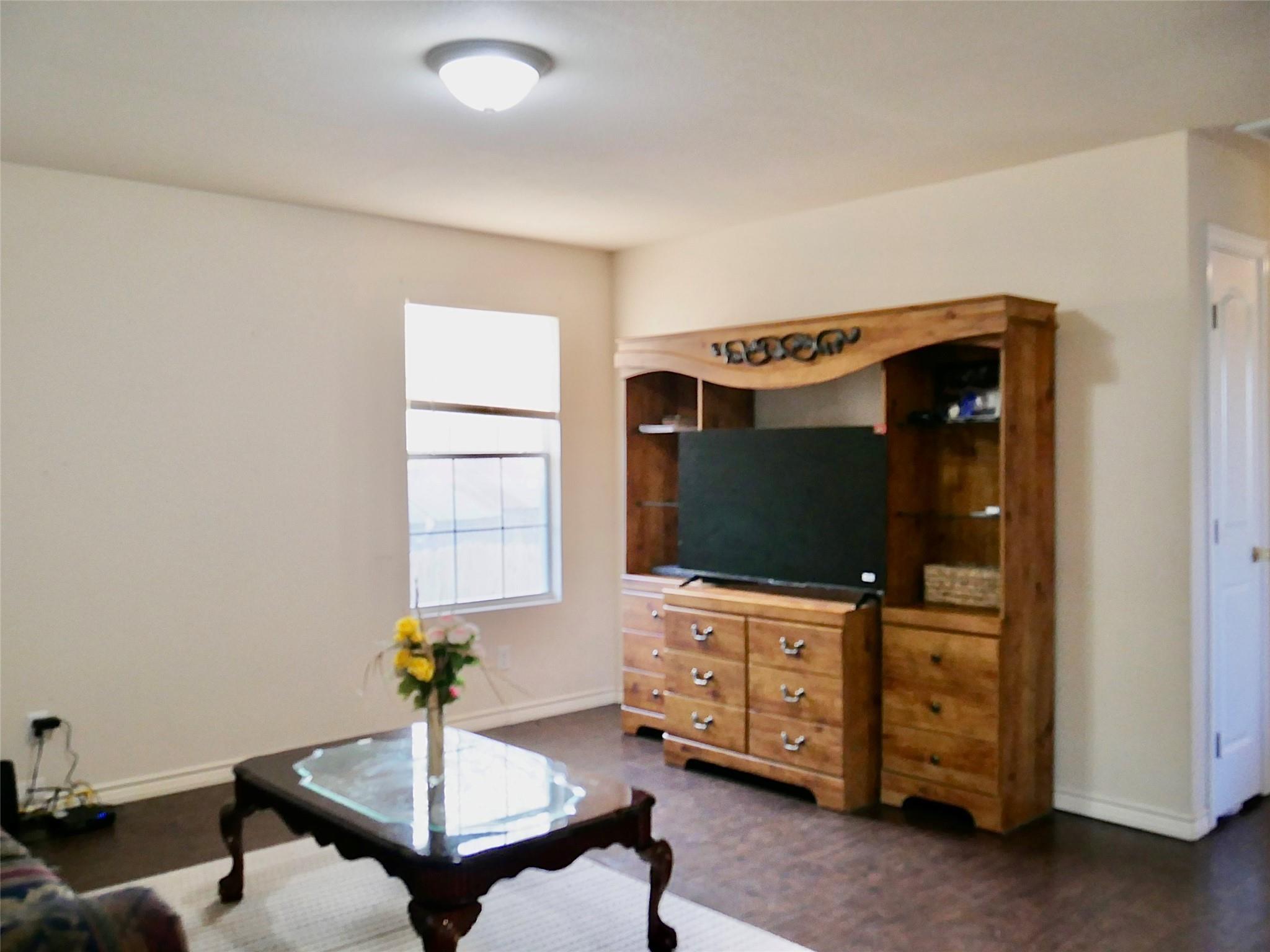 1013 Price St Property Photo 3