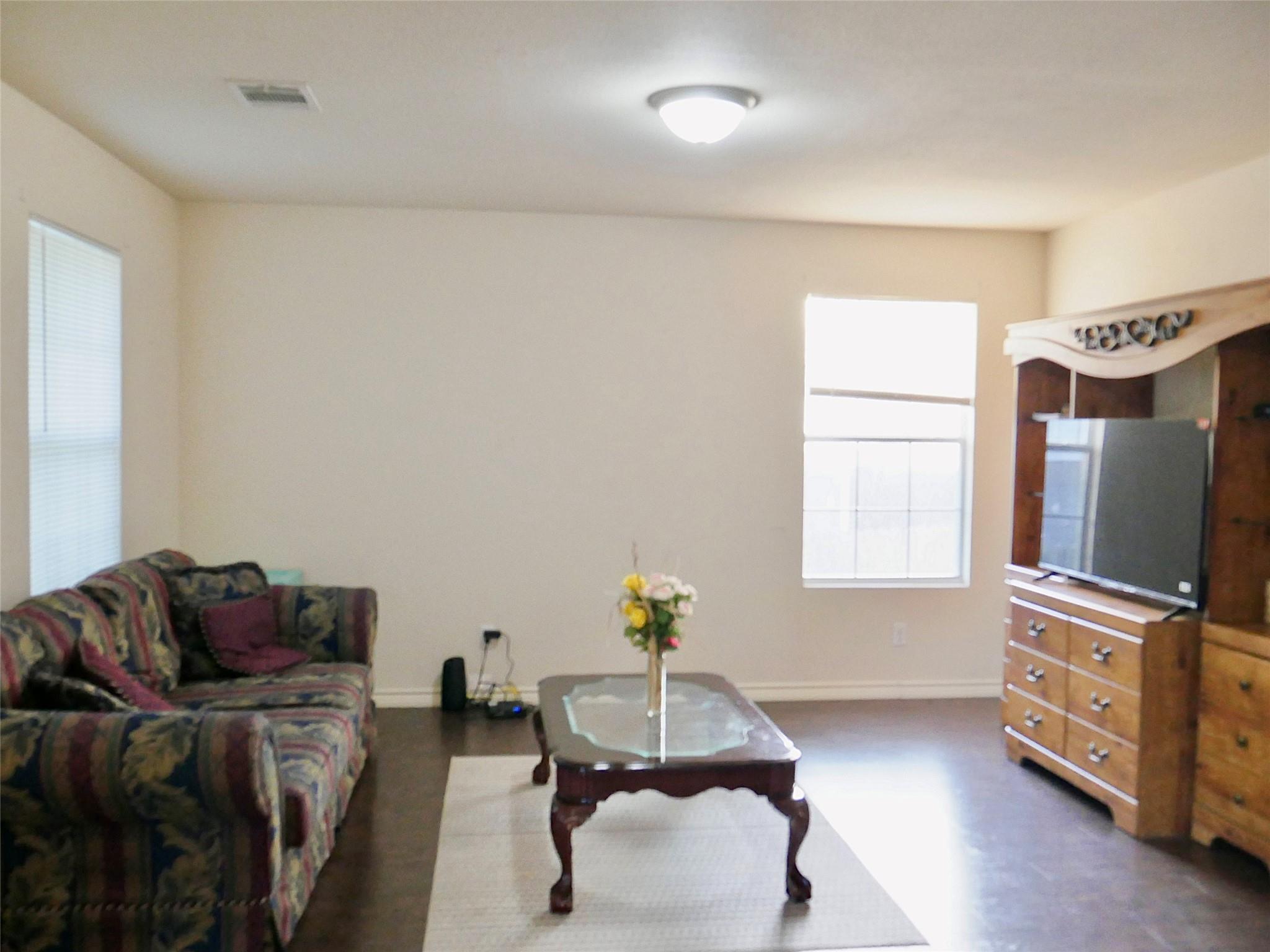 1013 Price St Property Photo 4