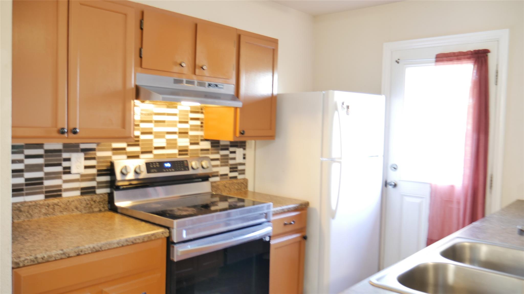 1013 Price St Property Photo 6