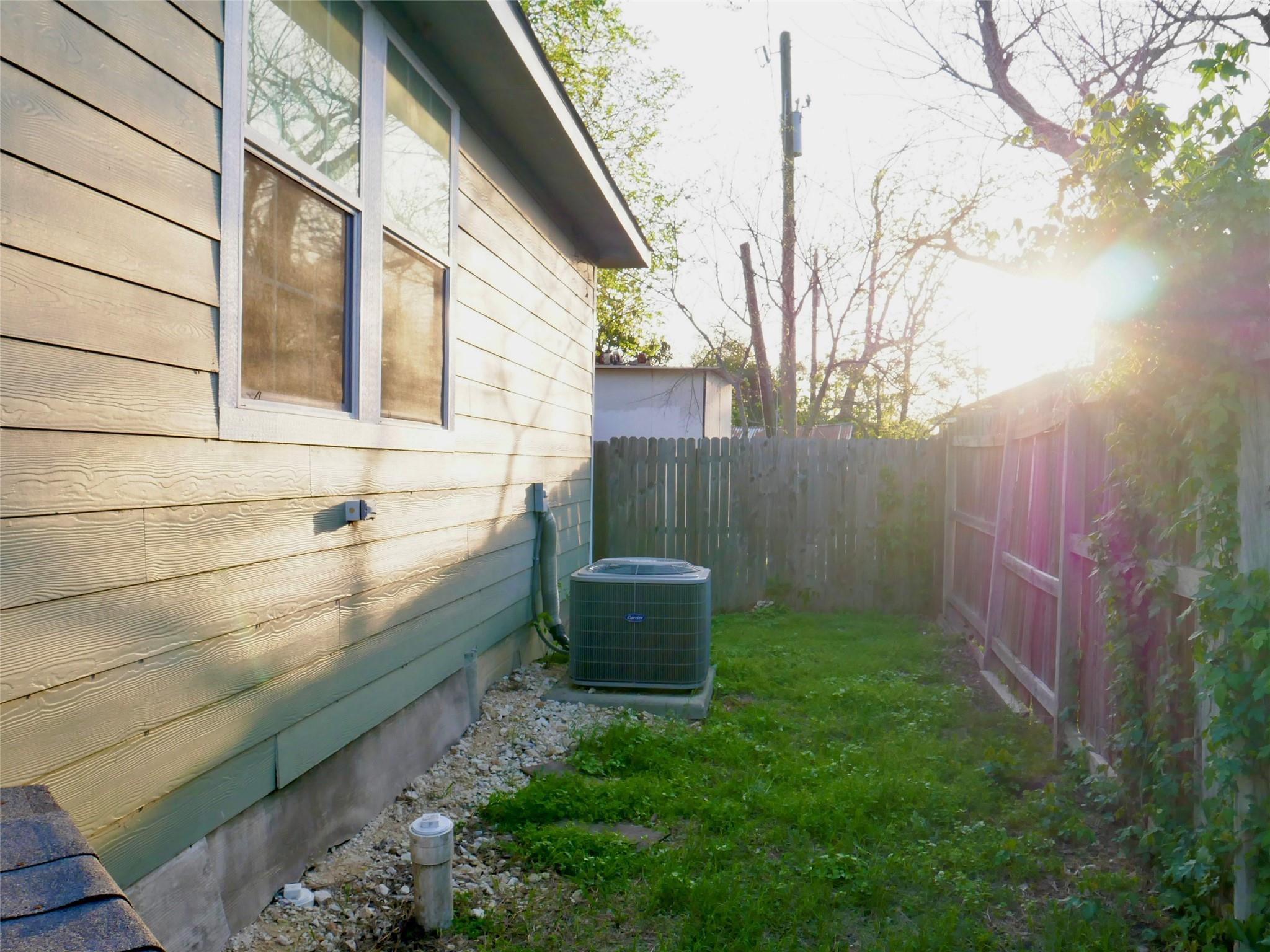 1013 Price St Property Photo 8