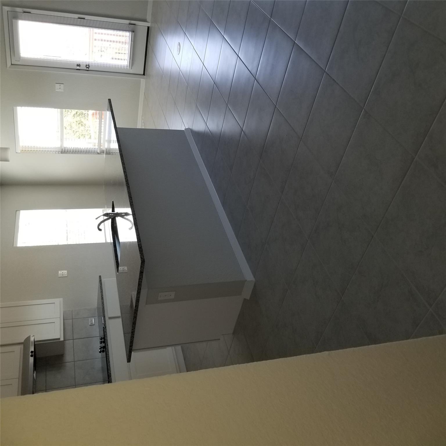 6604 Alta Vista Dr Property Photo 3