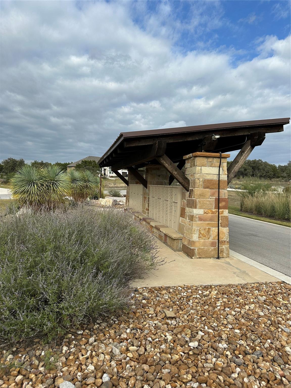 409 Spicewood Trails Dr Property Photo 4