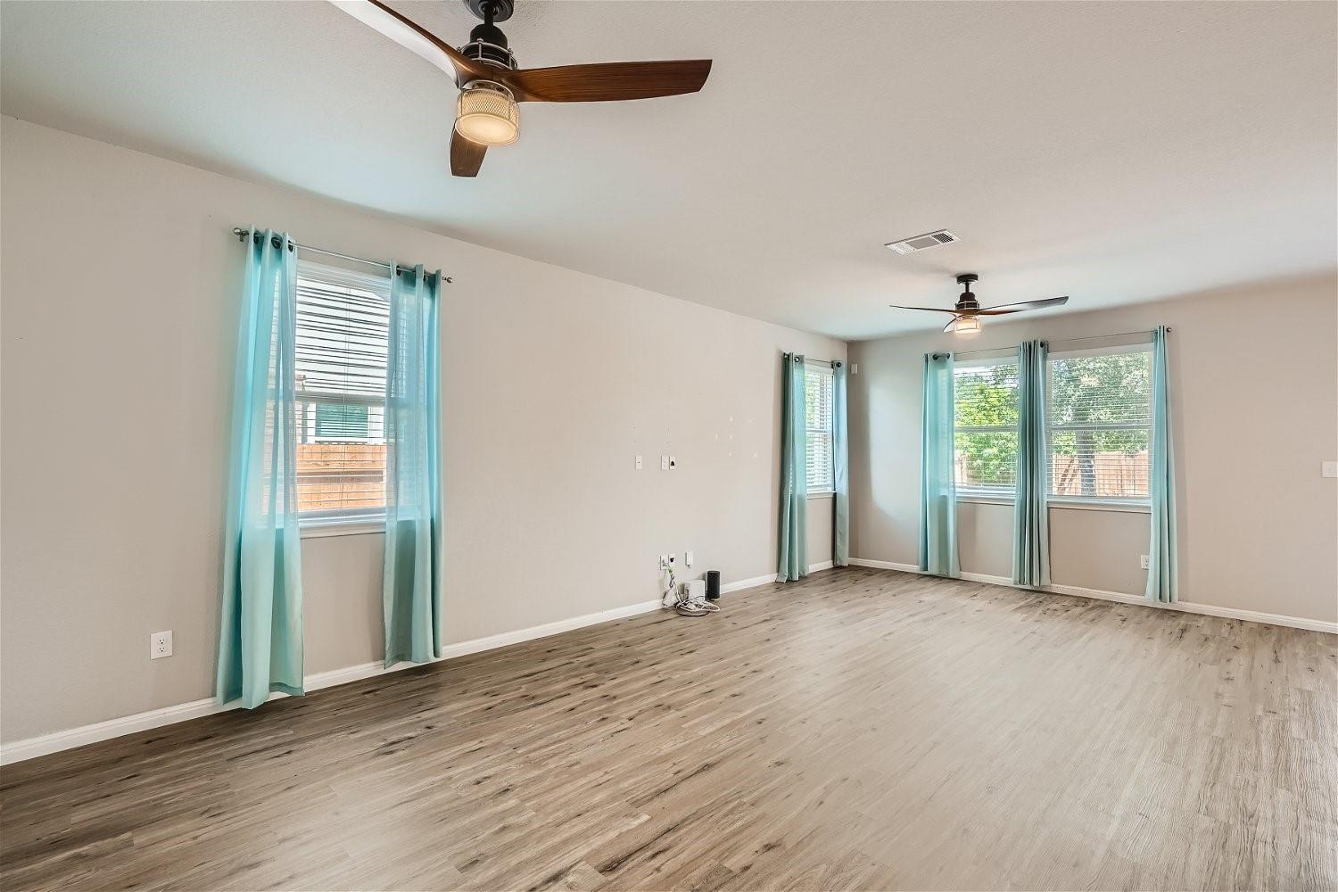 501 Cinnamon Teal Ln Property Photo 2