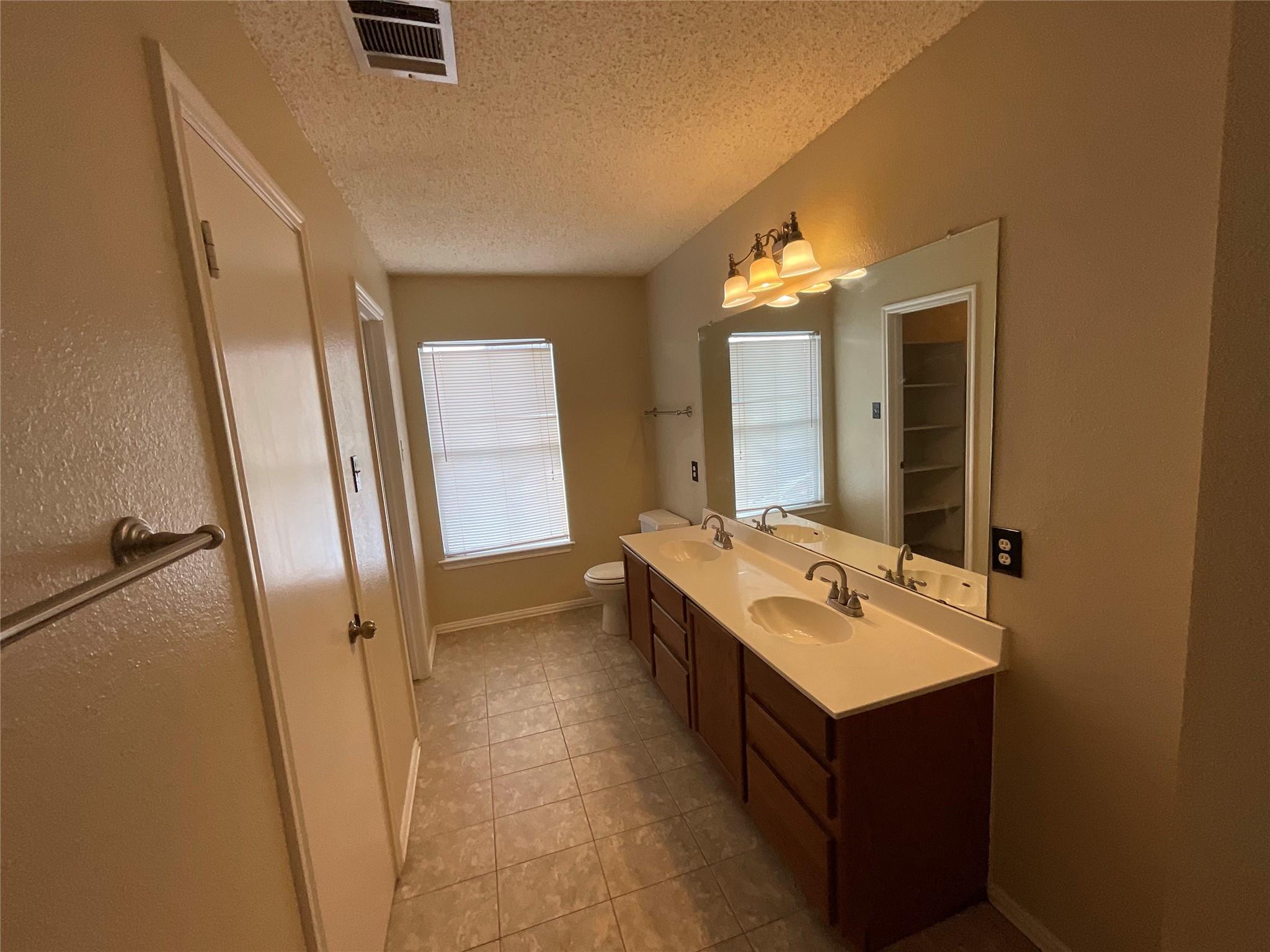 1172 Southern Pl Property Photo 25